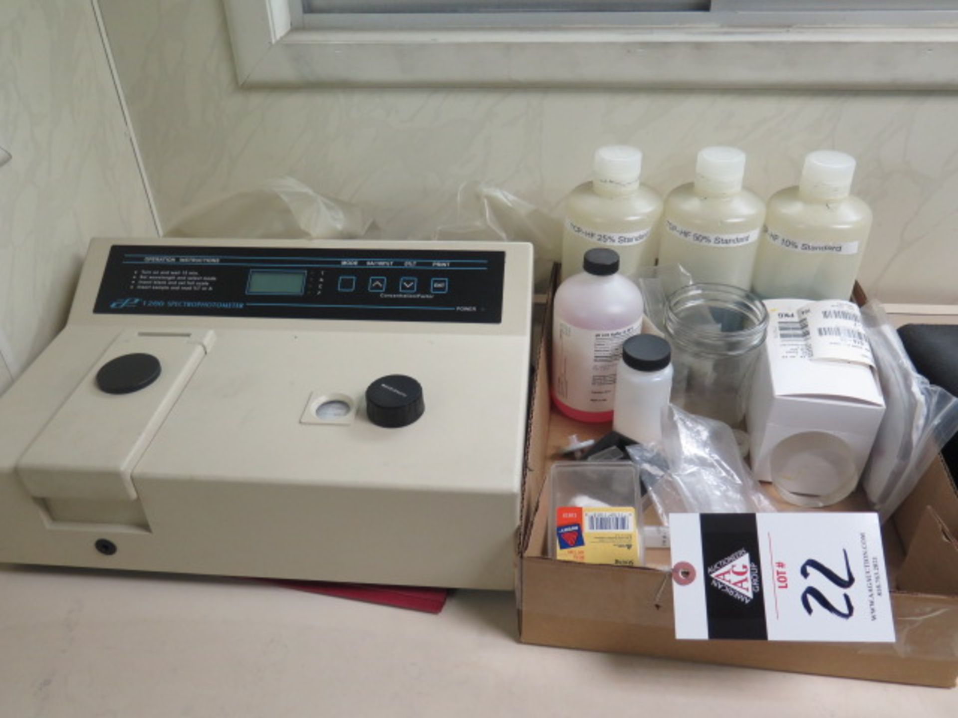 Cole Parmer mdl. 1200 Spectrophotometer w/ Acces (SOLD AS-IS - NO WARRANTY)