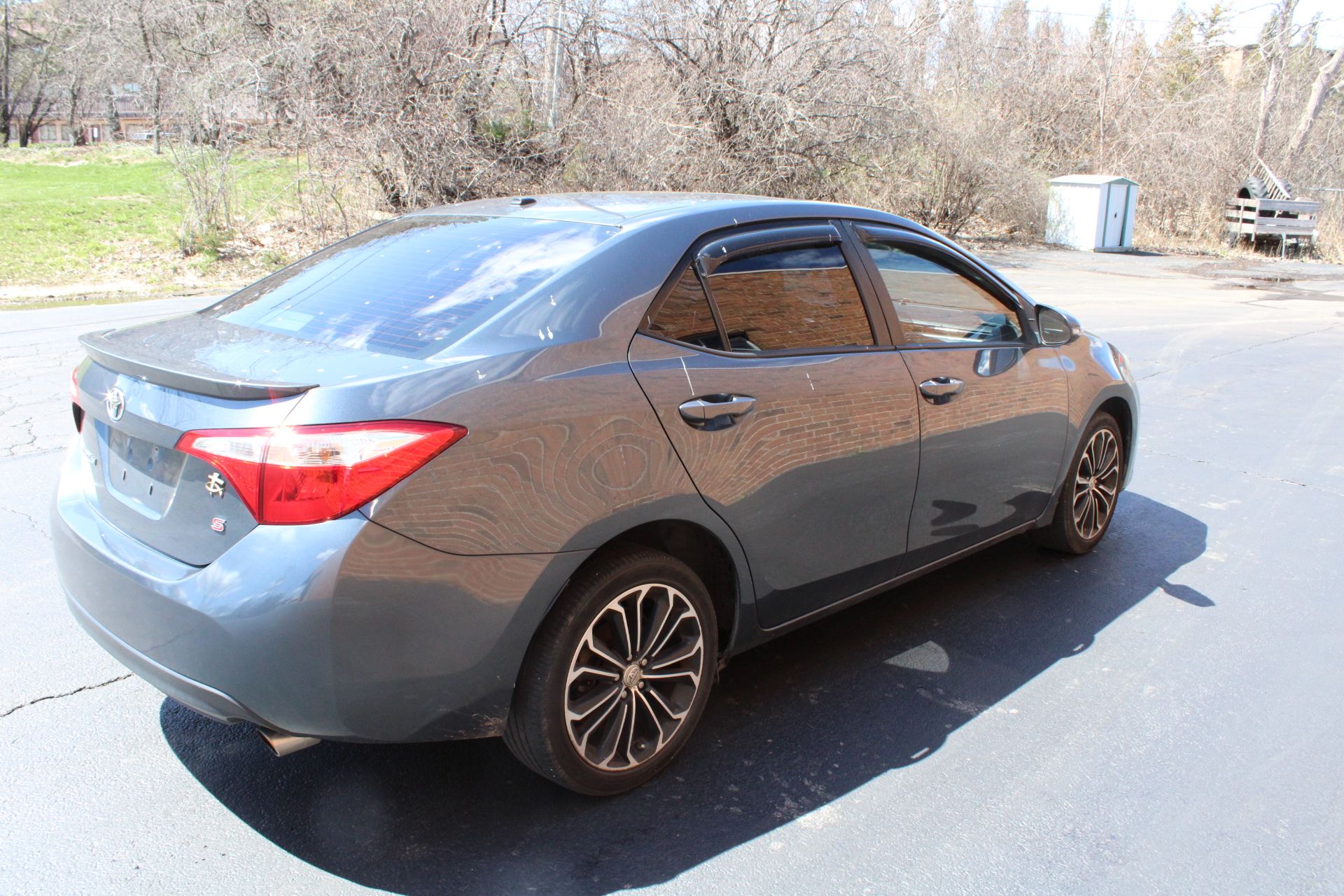 2015 TOYOTA COROLLA L 6-SPEED MT SEDAN, 1.8L L4, LEATHER INTERIOR, VIN 2T1BURHE4FC340364, 124,173 - Image 4 of 7