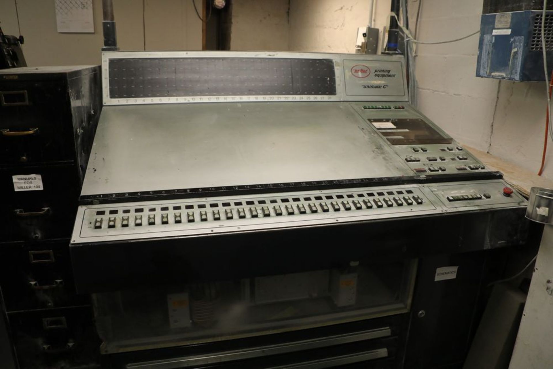 1989 Miller Unimatic C3 6/c 28"x41" W/Console & EZ40 Pallet Flipper - Image 10 of 11