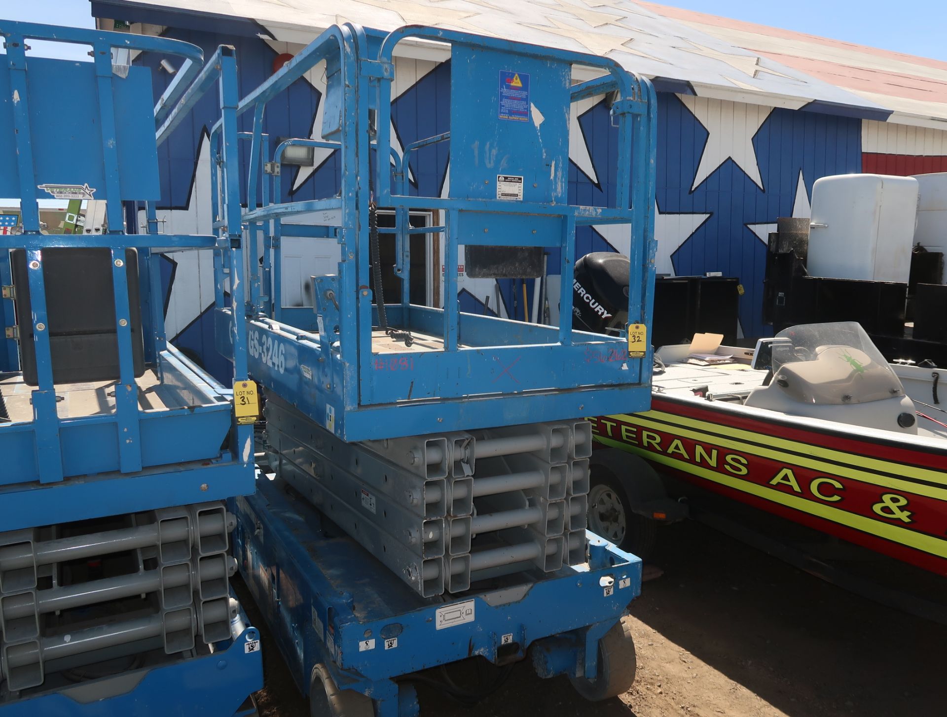 GENIE GS-3246 SCISSOR LIFT, 575 HOURS (RUNS LIKE NEW)