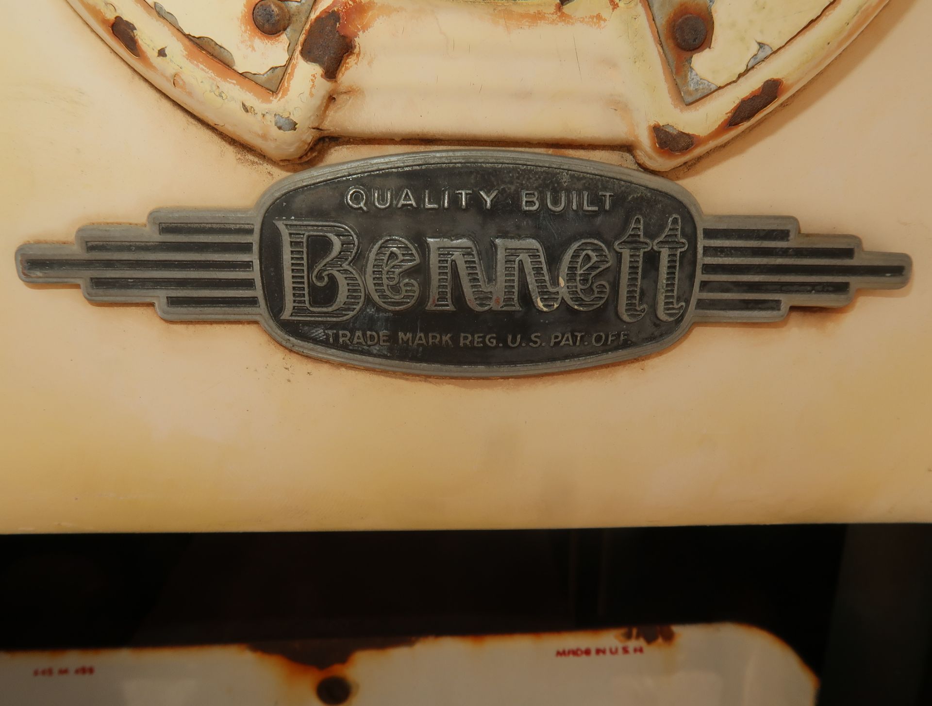 BENNET ANTIQUE GAS PUMP - Image 2 of 3