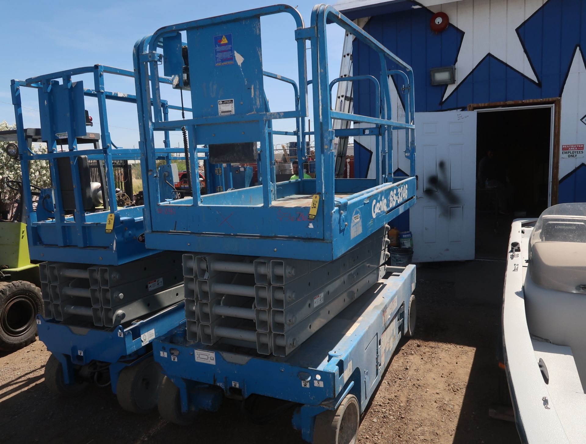 GENIE GS-3246 SCISSOR LIFT, 575 HOURS (RUNS LIKE NEW) - Image 2 of 4