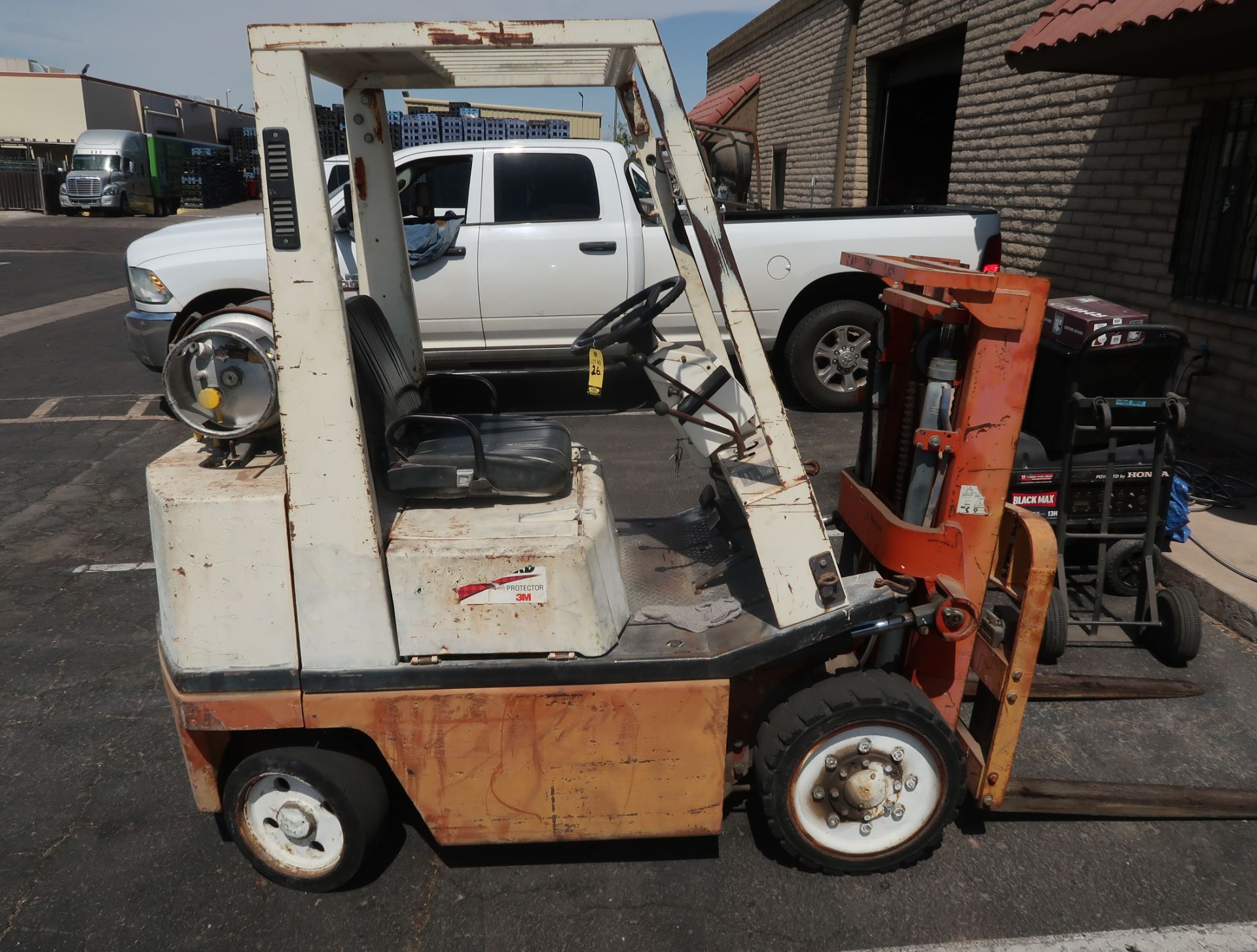 NISSAN SINGLE STAGE FORKLIFT, SOLID TIRE, PROPANE, 1193 HOURS, LOW MAST