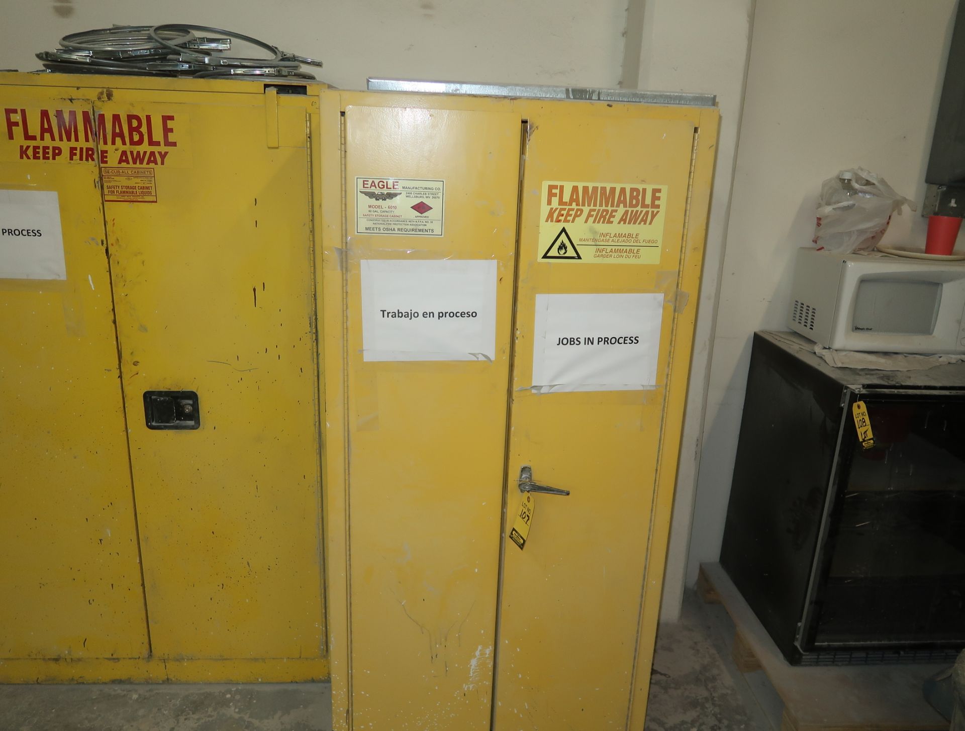 60 GAL FLAMMABLE MATERIAL STORAGE CABINET