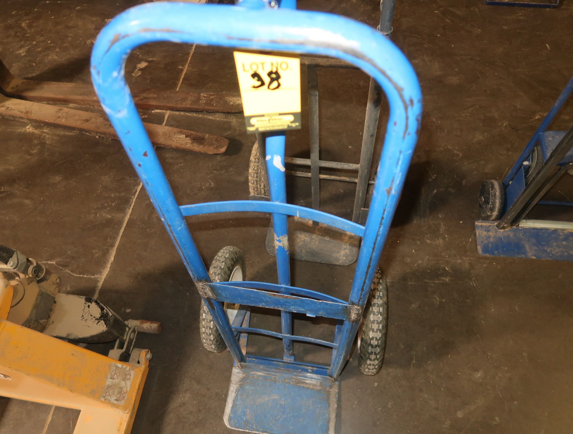 HAND TRUCK PNEUMATIC TIRE