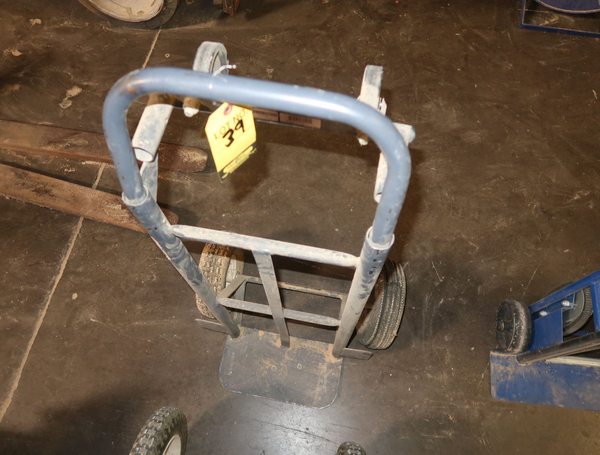 HAND TRUCK PNEUMATIC TIRE (ONE FLAT)