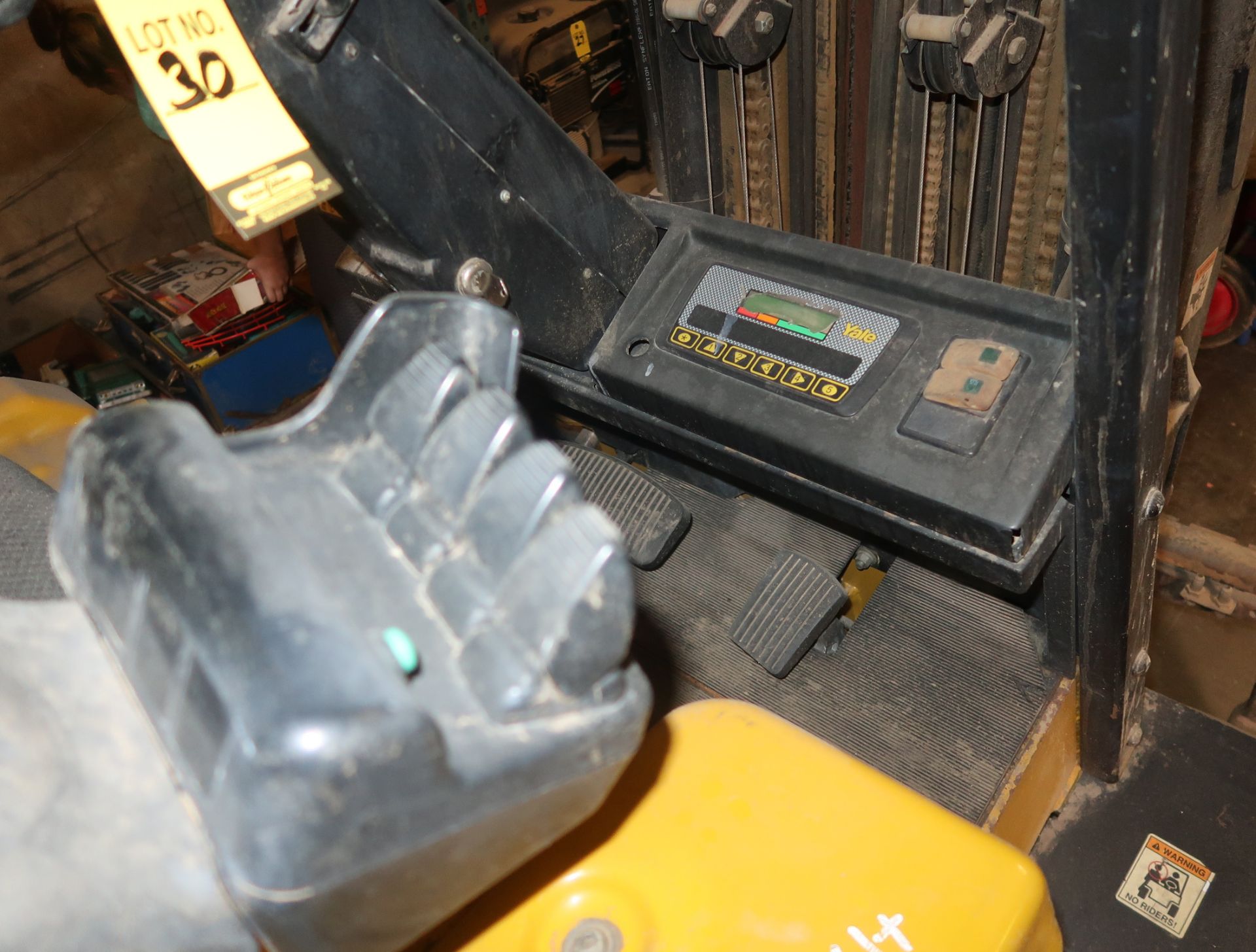 YALE 4000LB ELECTRIC FORKLIFT MDL. ERC0G0GHN48TQ092 NOT RUNNING - Image 3 of 4