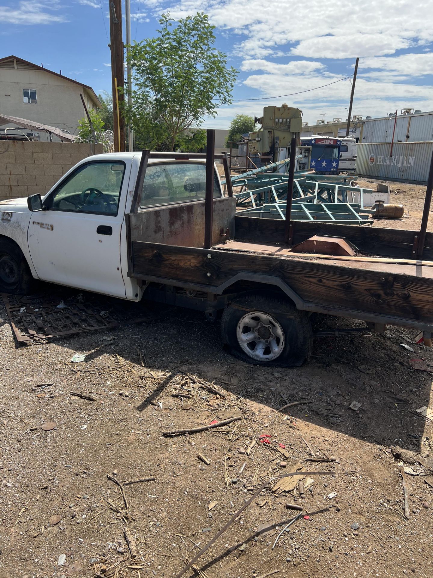 1997 TOYOTA FLATBED TRUCK (PARTS) REG CAB, VIN. JT4JM11D7B0018759