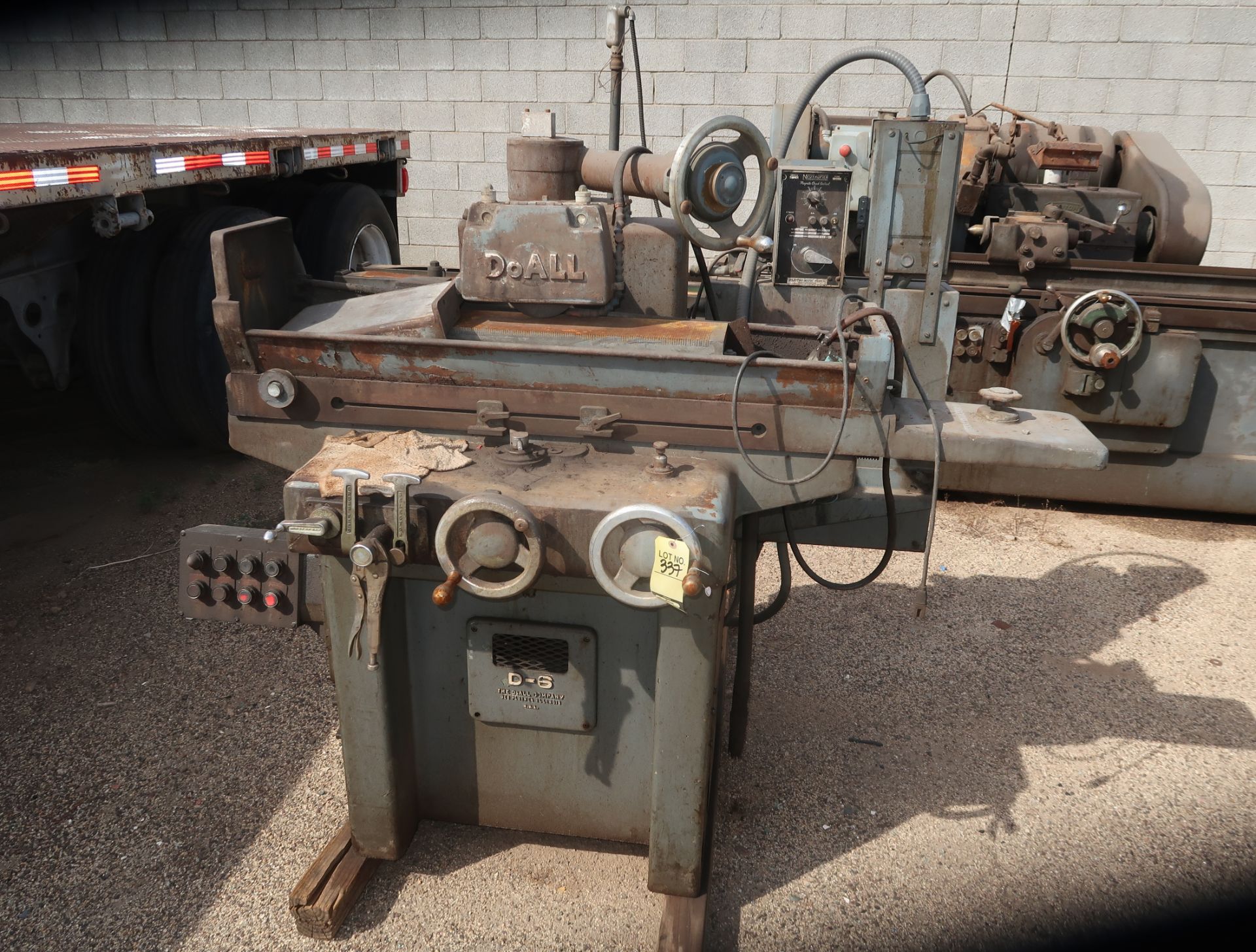 DOALL D-6 6"X2' SURFACE GRINDER