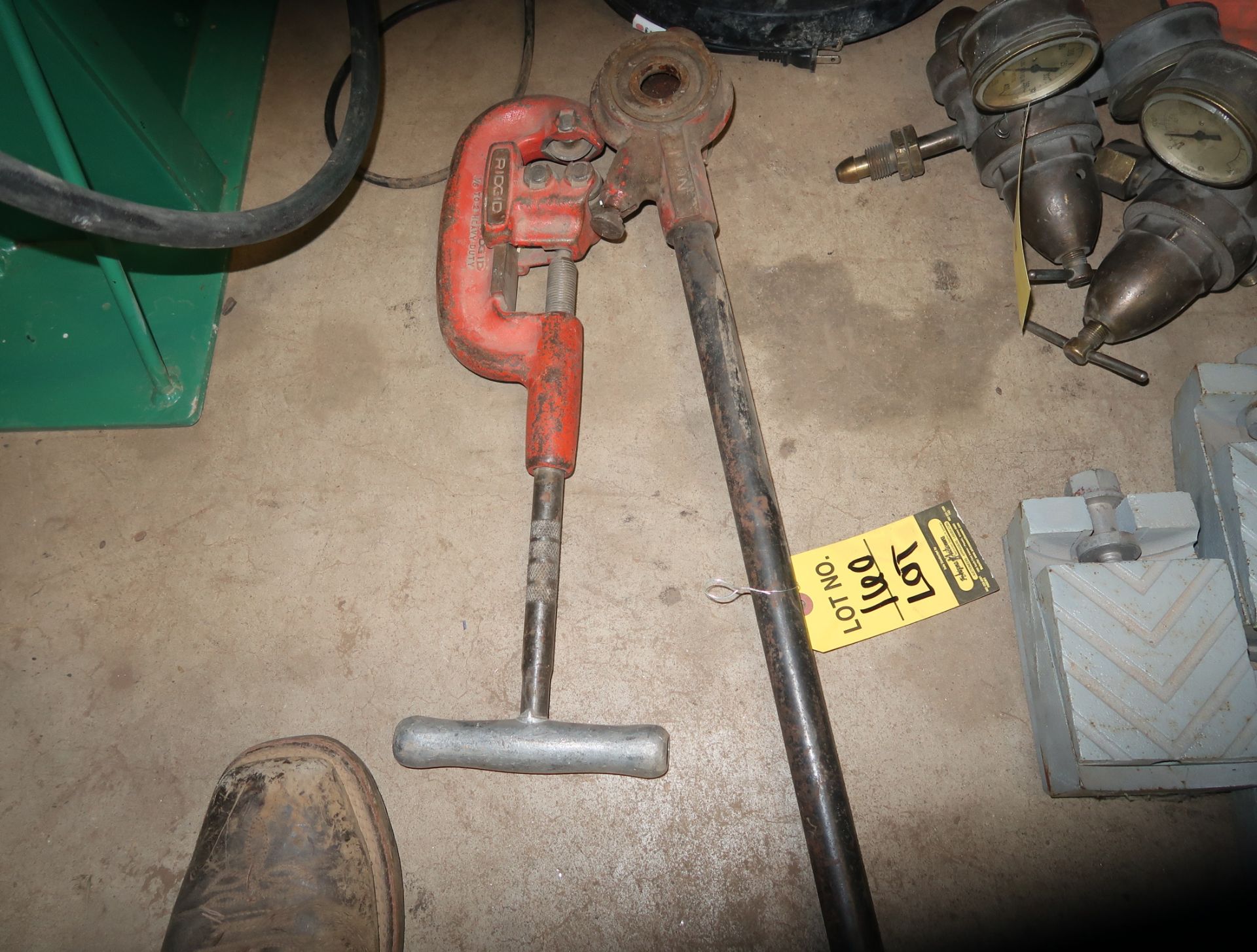 LOT RIDGID PIPE CUTTER & THREADER