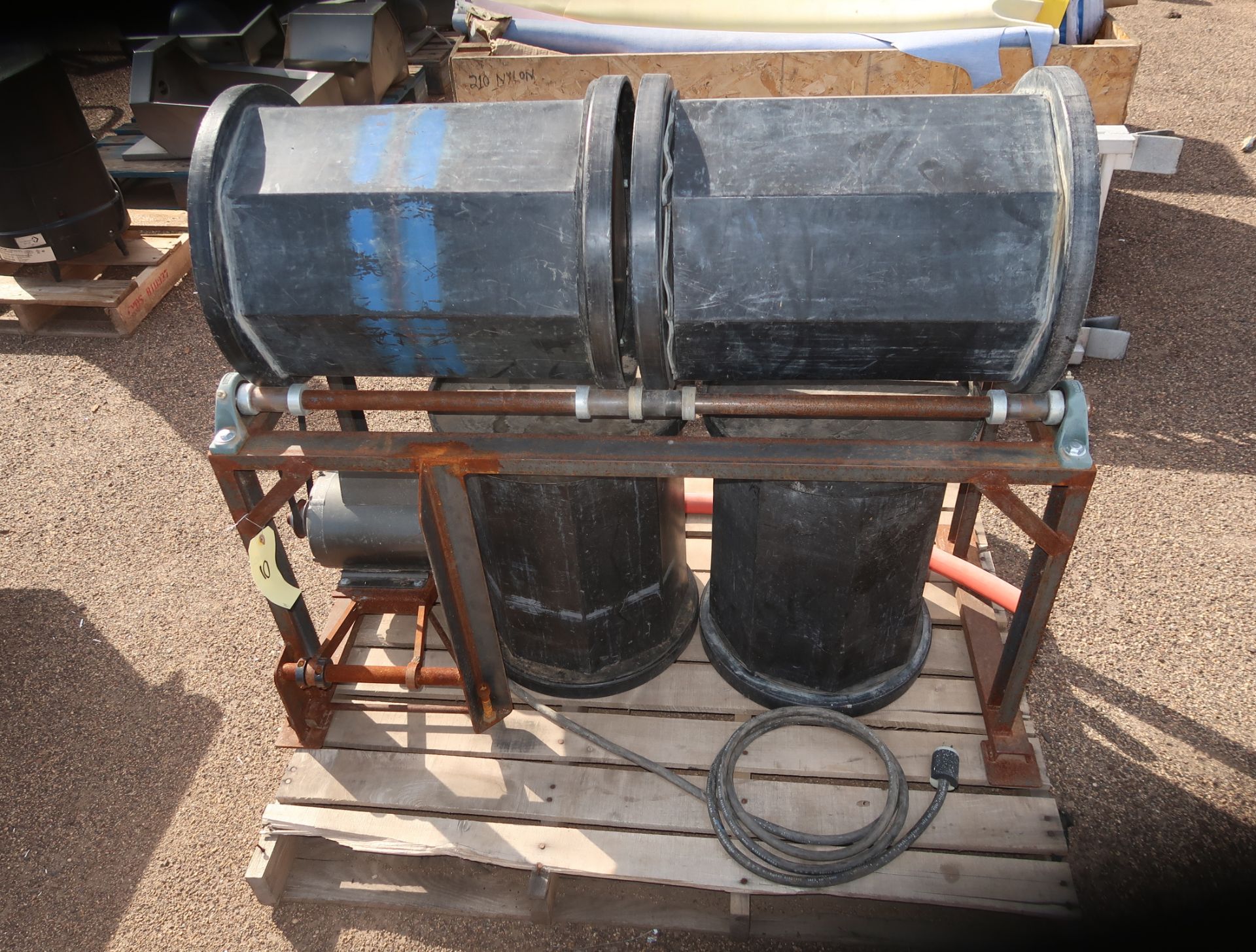 2-DRUM ROTARY TUMBLER W/2-SPARE DRUMS 110V