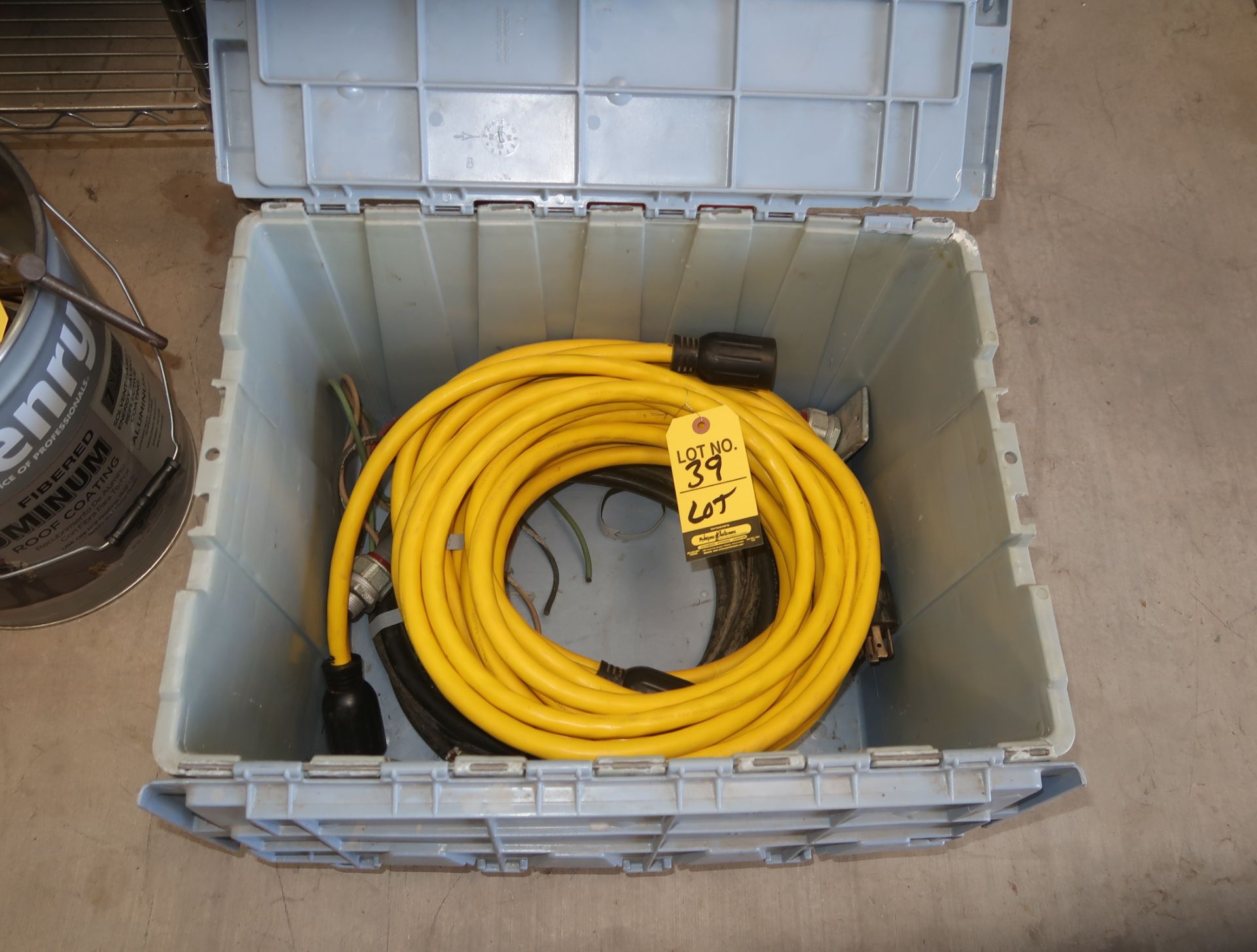 LOT 220V 1PH EXTENSION CORDS W/TUB