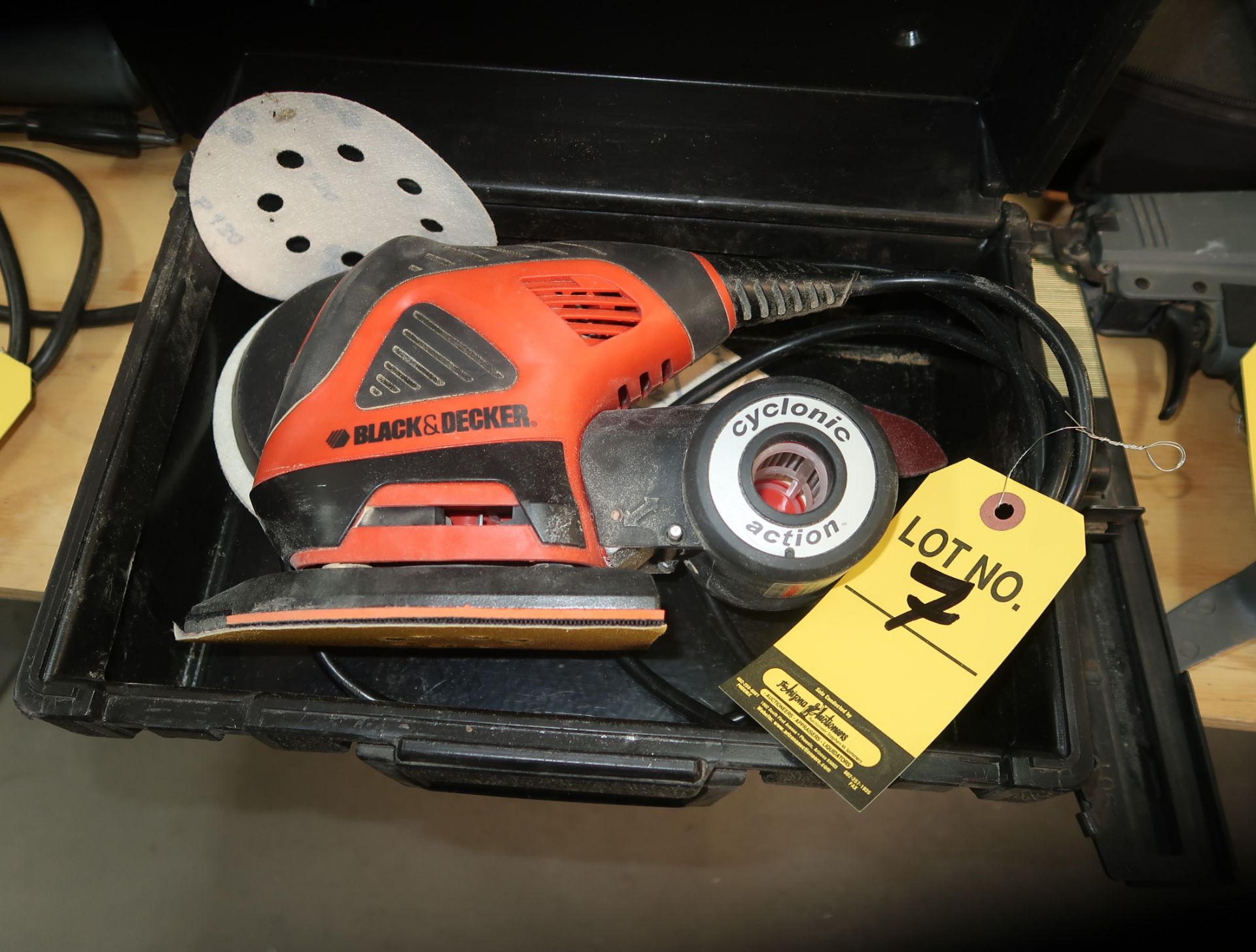 BLACK & DECKER ELECTRIC SANDER