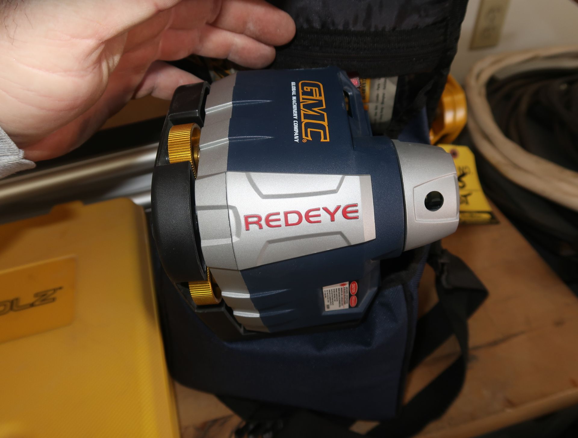 LOT ROBOTOOLZ 5-BEAM LASER LEVEL, GMC RED-EYE LASER, TRIPOD - Image 3 of 4