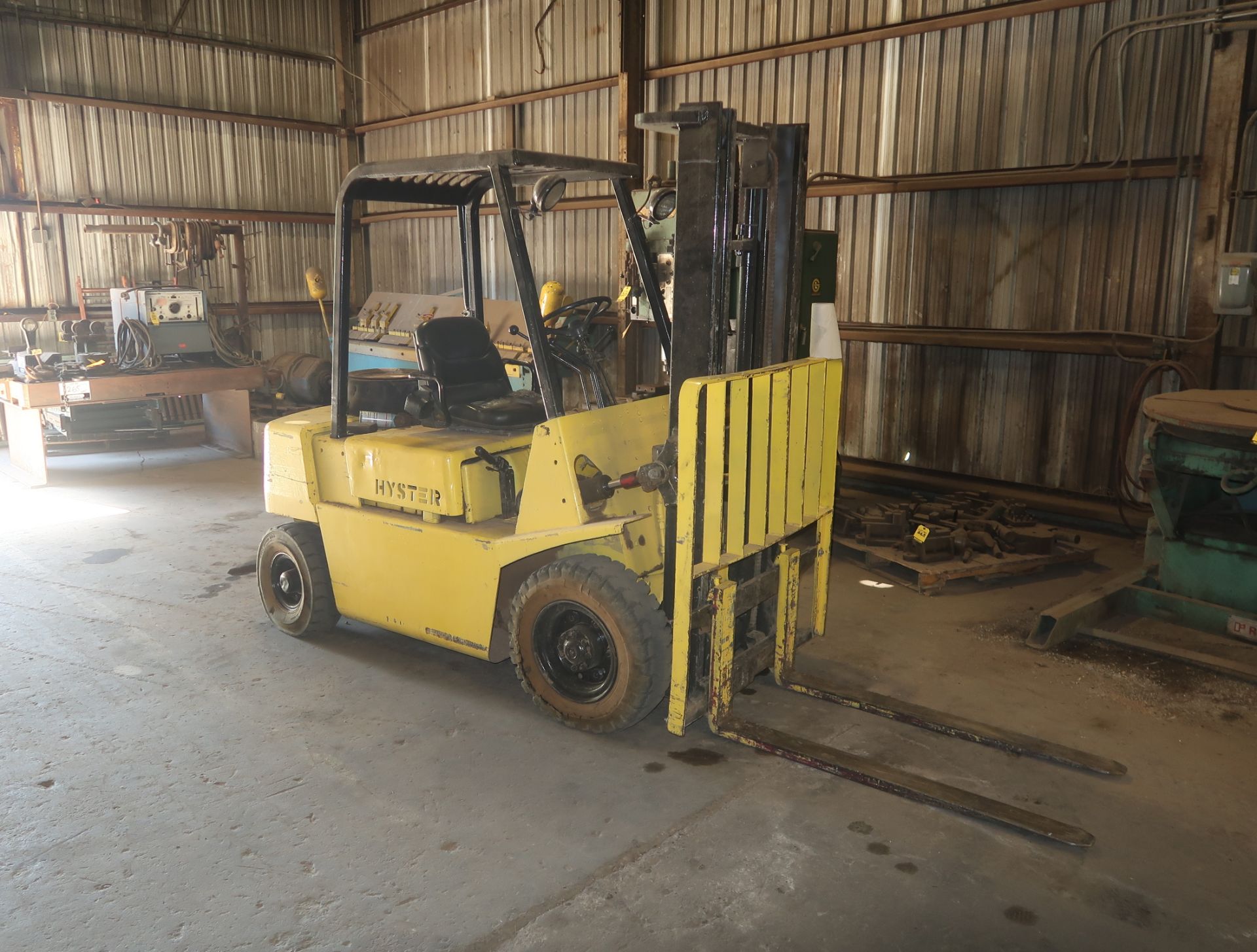 HYSTER 4000 FORKLIFT, GAS, 2STAGE MAST, ALL TERRAIN TIRES, 3862 HRS
