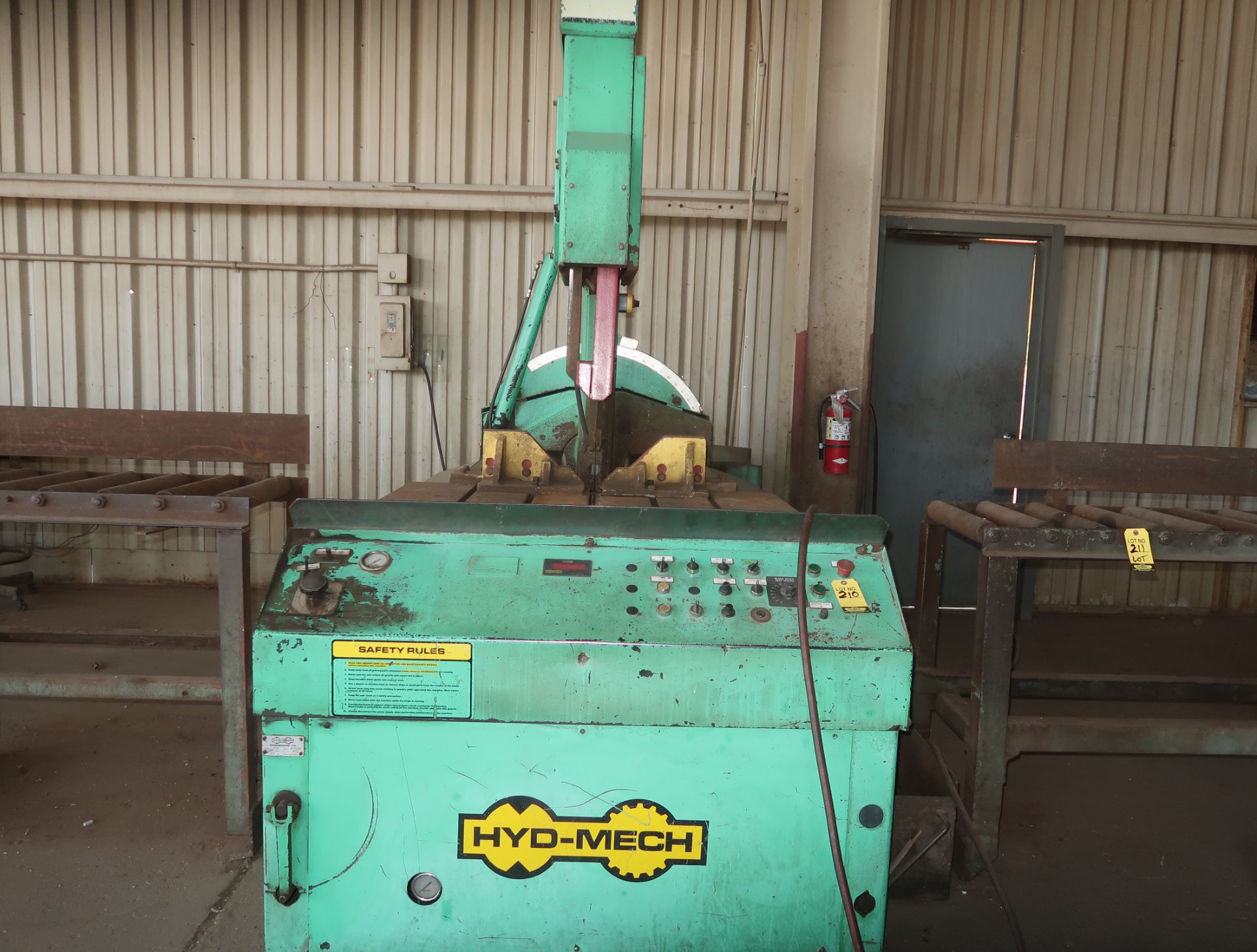 HYD-MECH V18 VERTICAL BAND SAW SN. J1094134 - Image 2 of 4