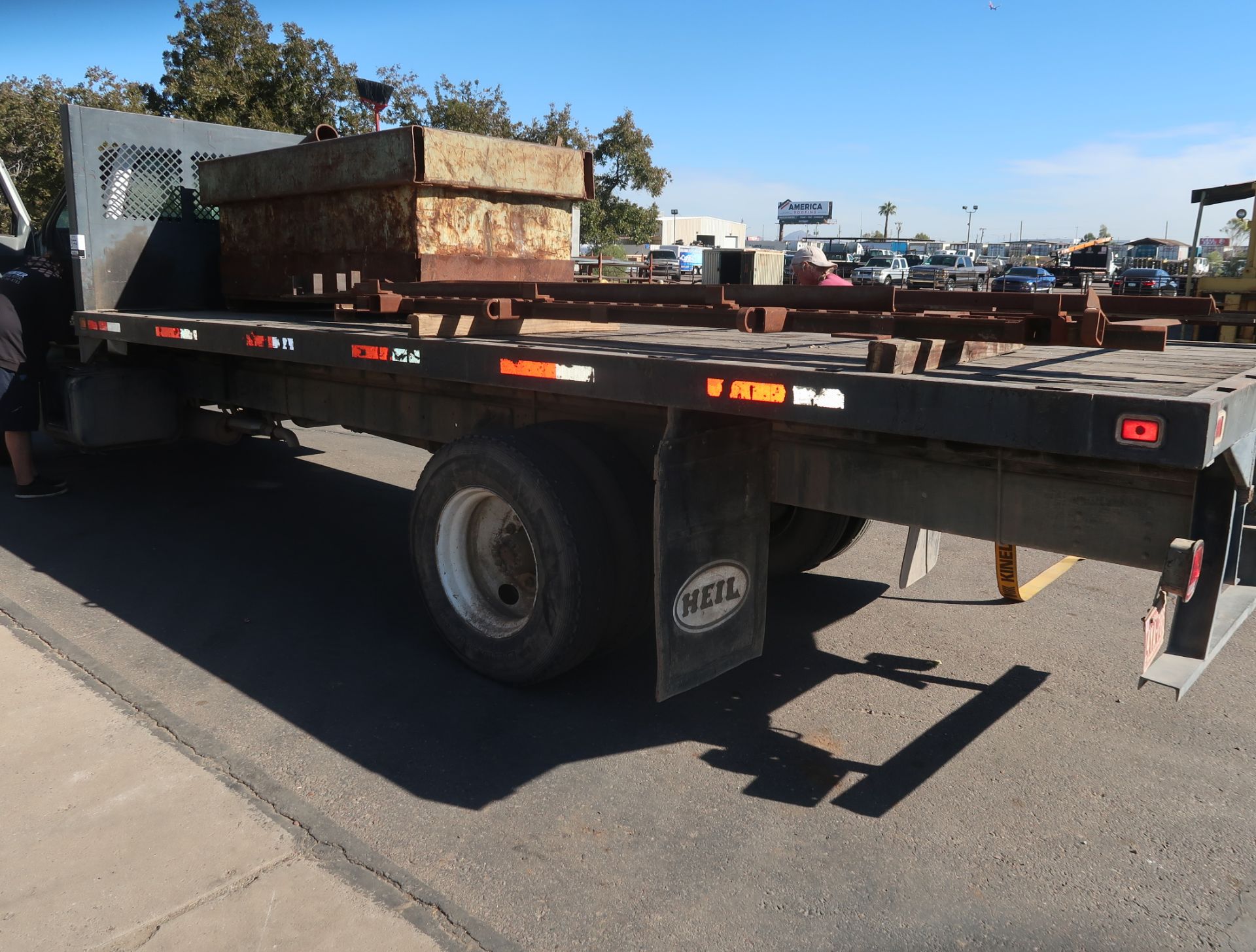 1994 GMC TOPKICK 20' FLATBED TRUCK, 26,000 GVW, C6H042 366 CU. IN. 6.0L V8 GAS MOTOR, 4-SP ALLISON - Image 3 of 9