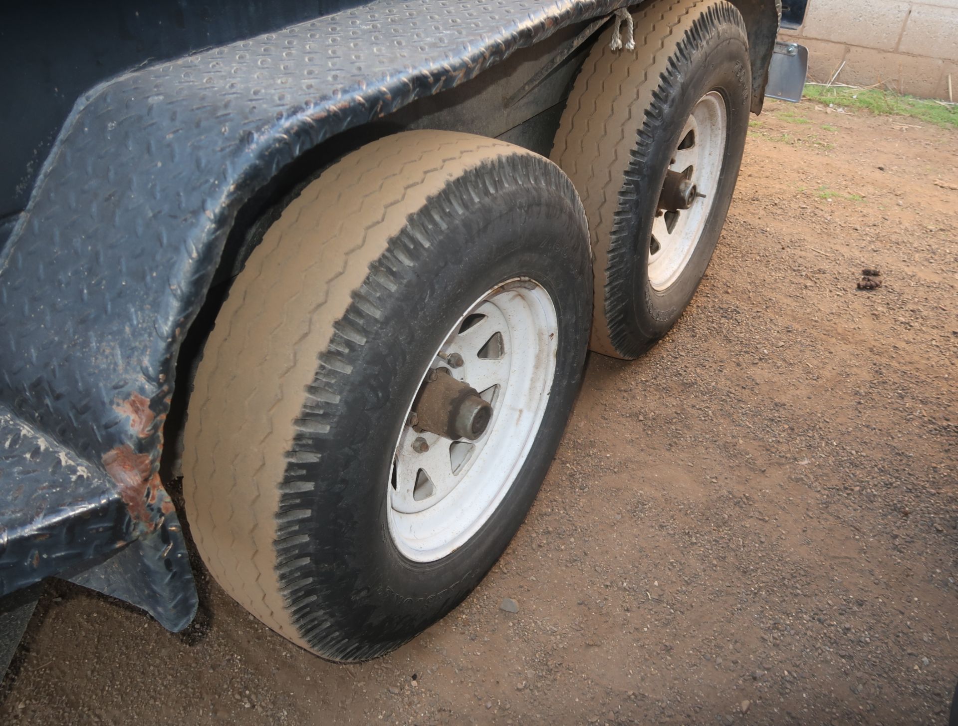 BIG TEX 12', DUMP TRAILER, 32" WALLS DOUBLE AXLE TRAILER - Image 4 of 7