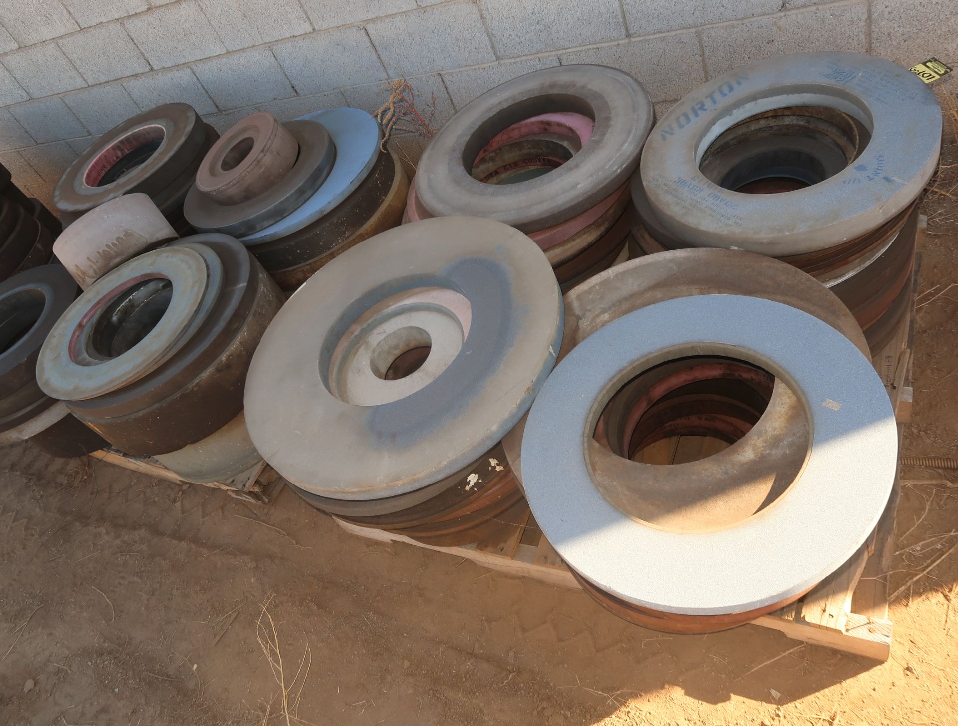 LOT GRINDING WHEELS