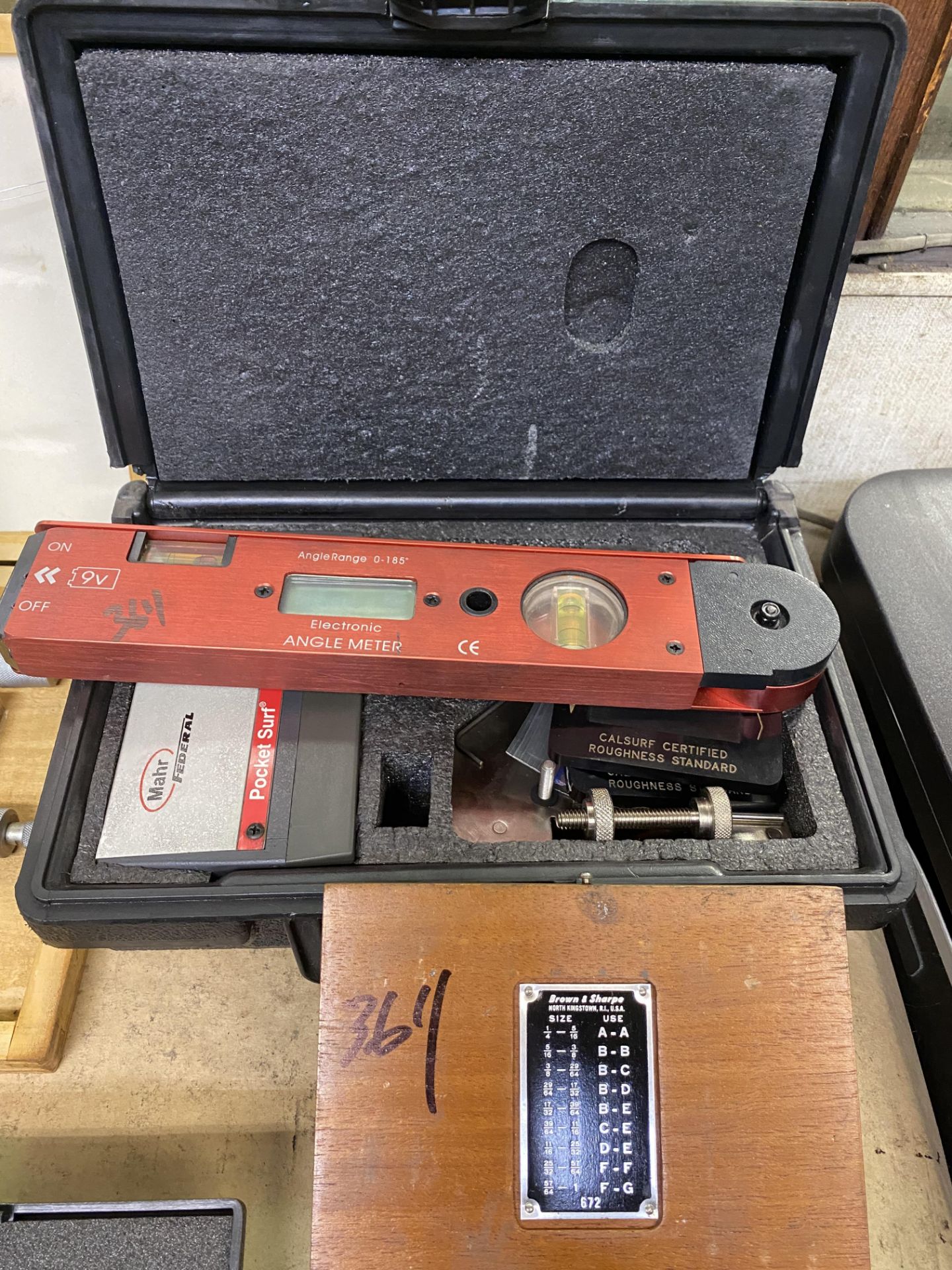 Lot of Mitutoyo Micrometer, Digital Caliper, Brown & Sharpe Taper Checking Kit, Angle Meter Level - Bild 2 aus 4