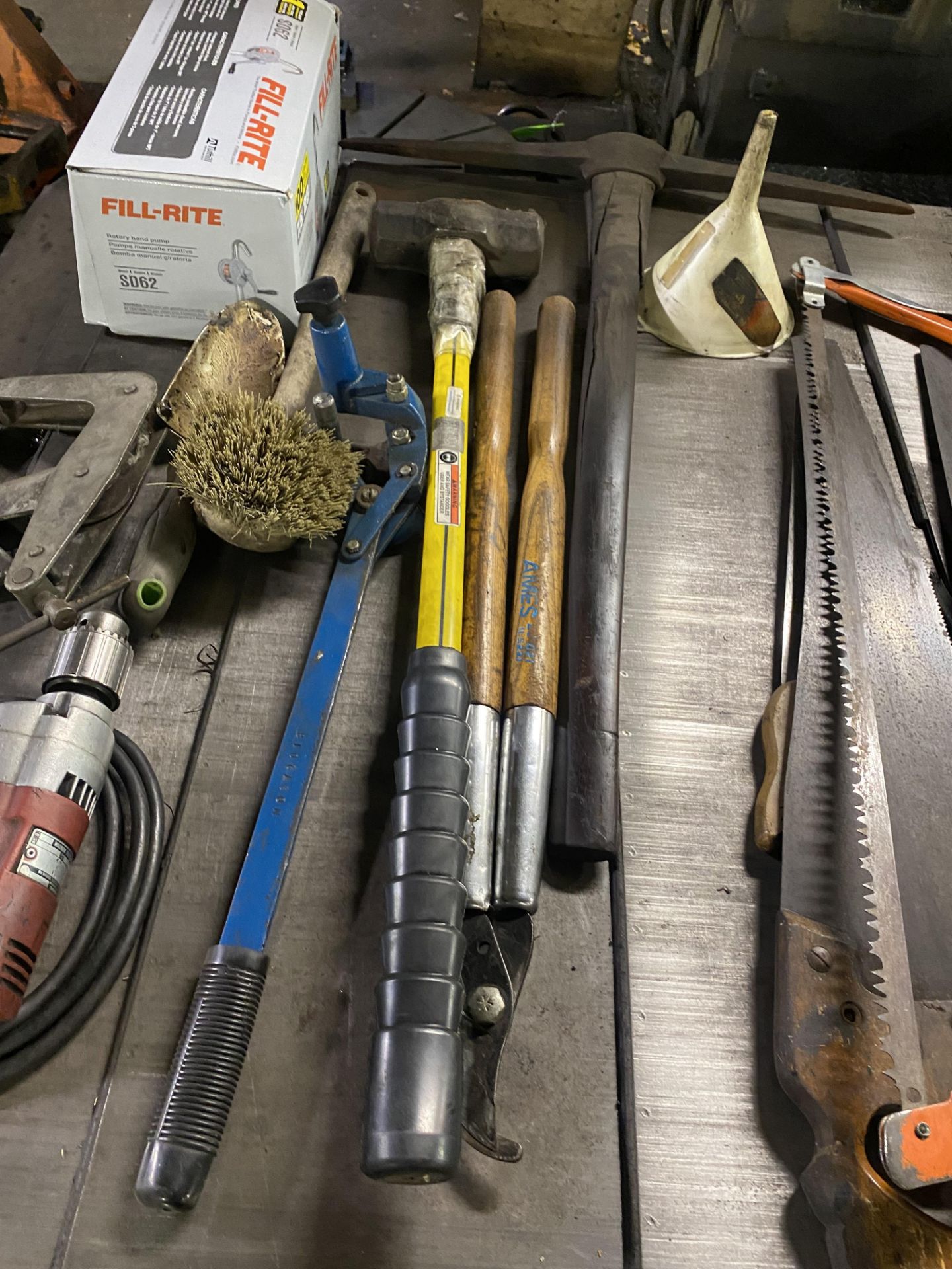 Lot of Various Hand Tools consisting of Drill, Sledge Hammer, Metal & Wood Saws - Image 5 of 6