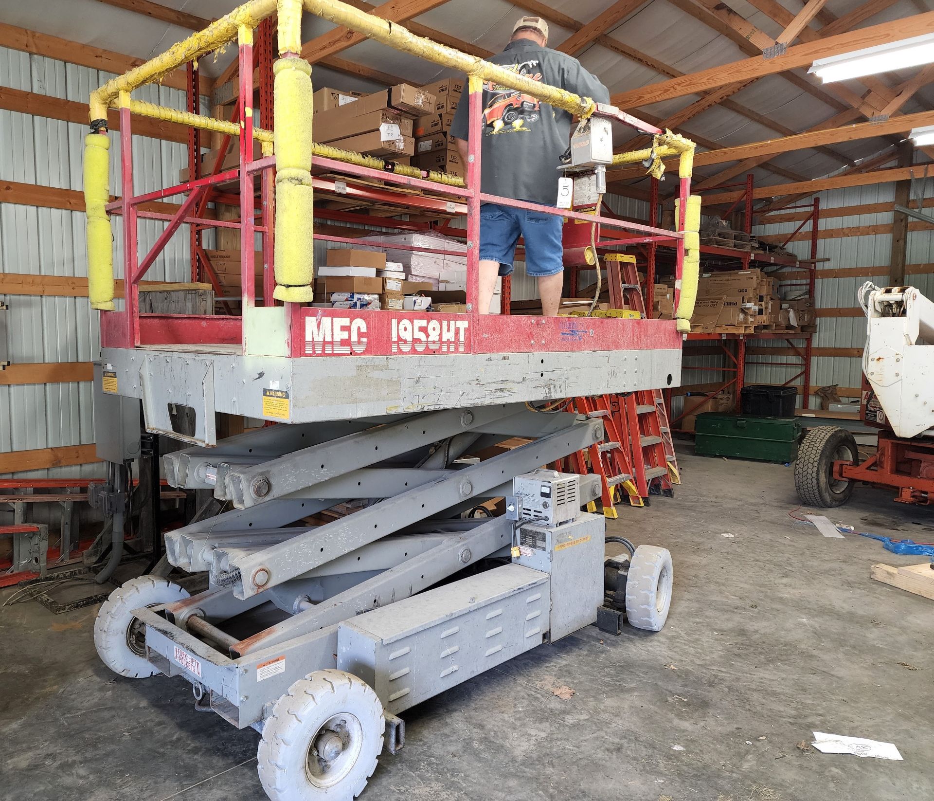 MEC Model 1958HT Scissor Lift - Image 6 of 9