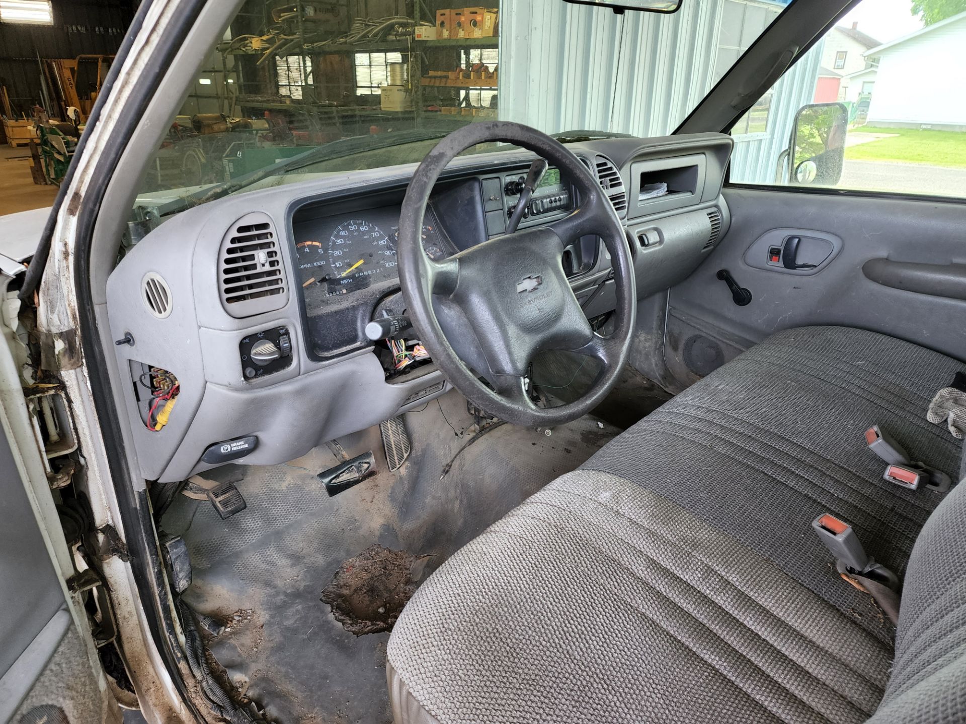 1998 Chevrolet 3500HD Cheyenne Bucket Truck - Image 6 of 24