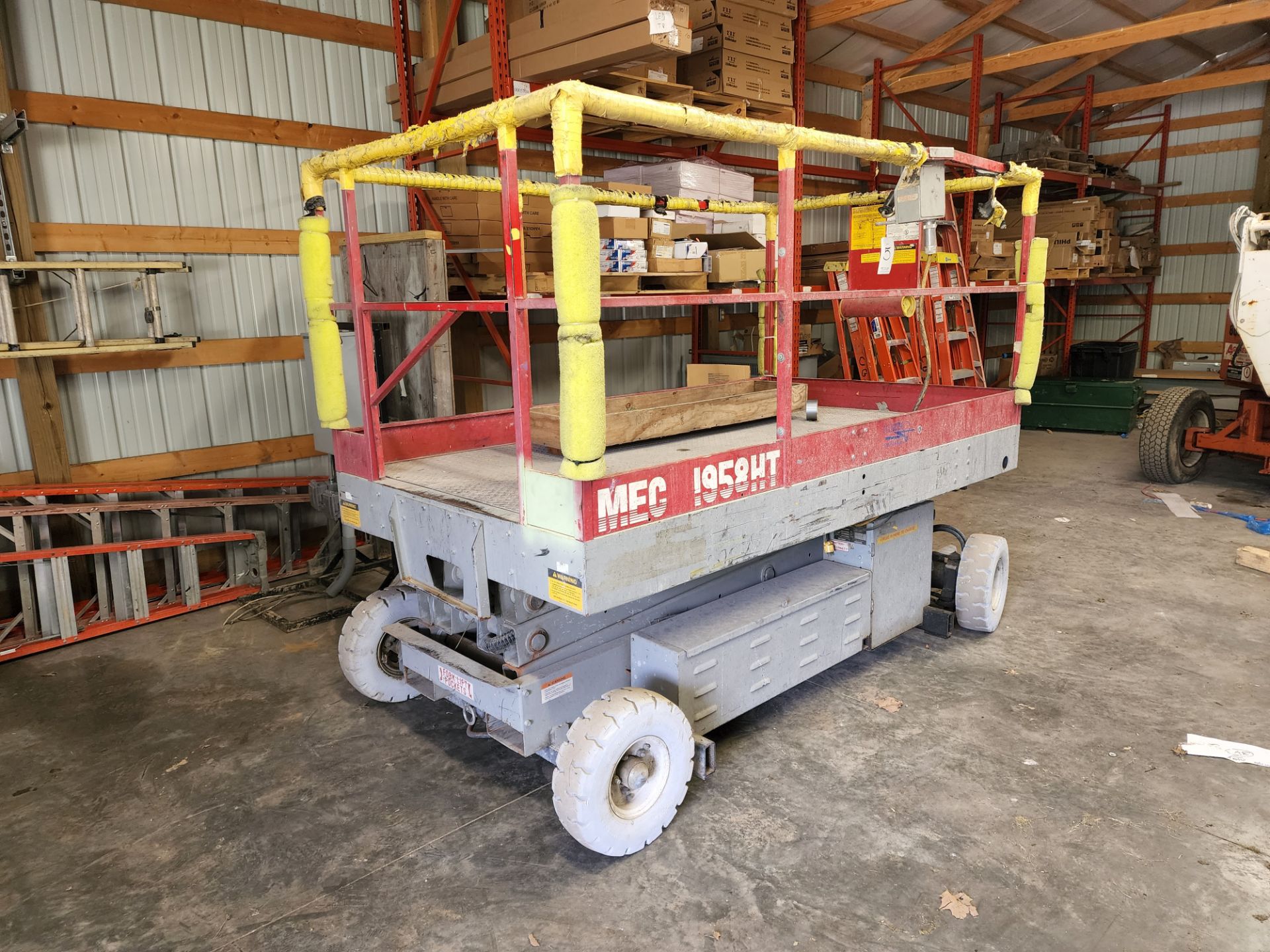 MEC Model 1958HT Scissor Lift - Image 2 of 9