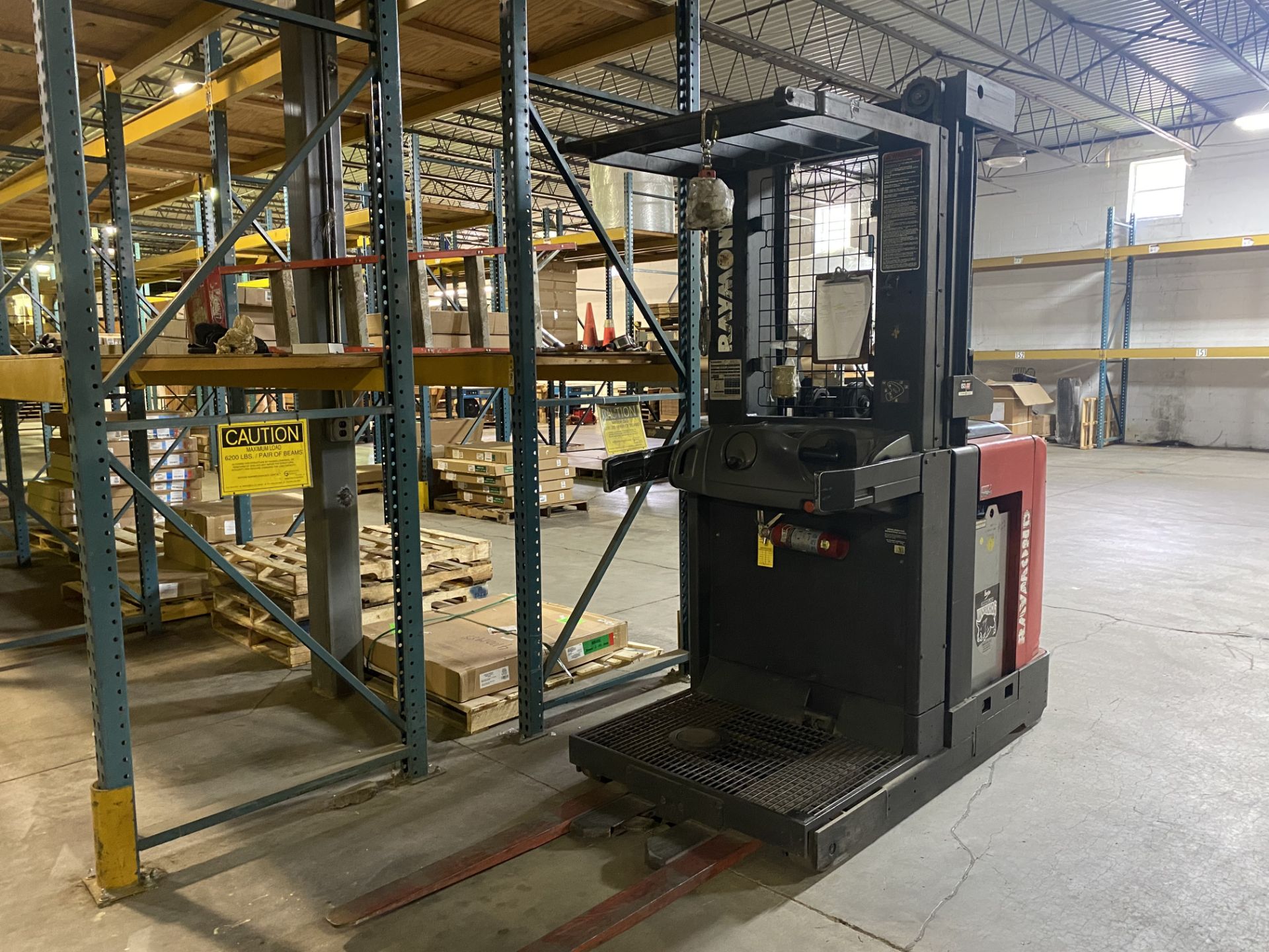 RAYMOND ELECTRIC ORDER PICKER - Image 8 of 8
