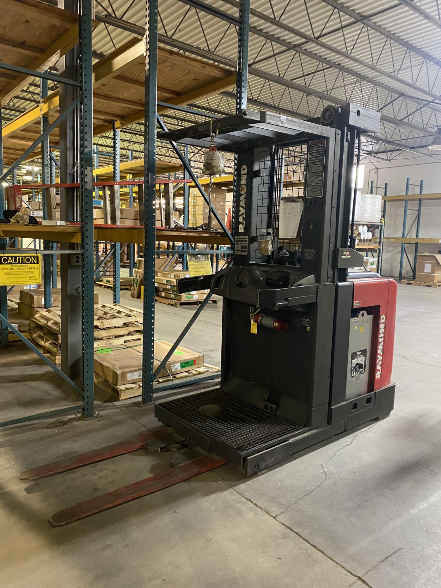 RAYMOND ELECTRIC ORDER PICKER