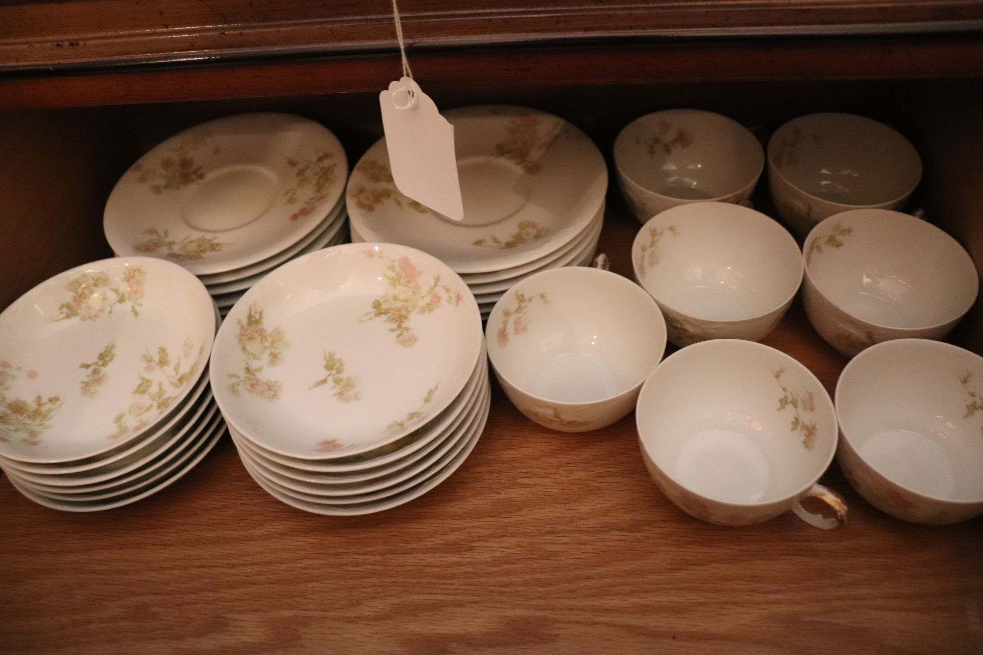 Set of Bavarian dinner china, service for 12, comprising dinner plates, luncheon plates, salad plate - Image 9 of 10