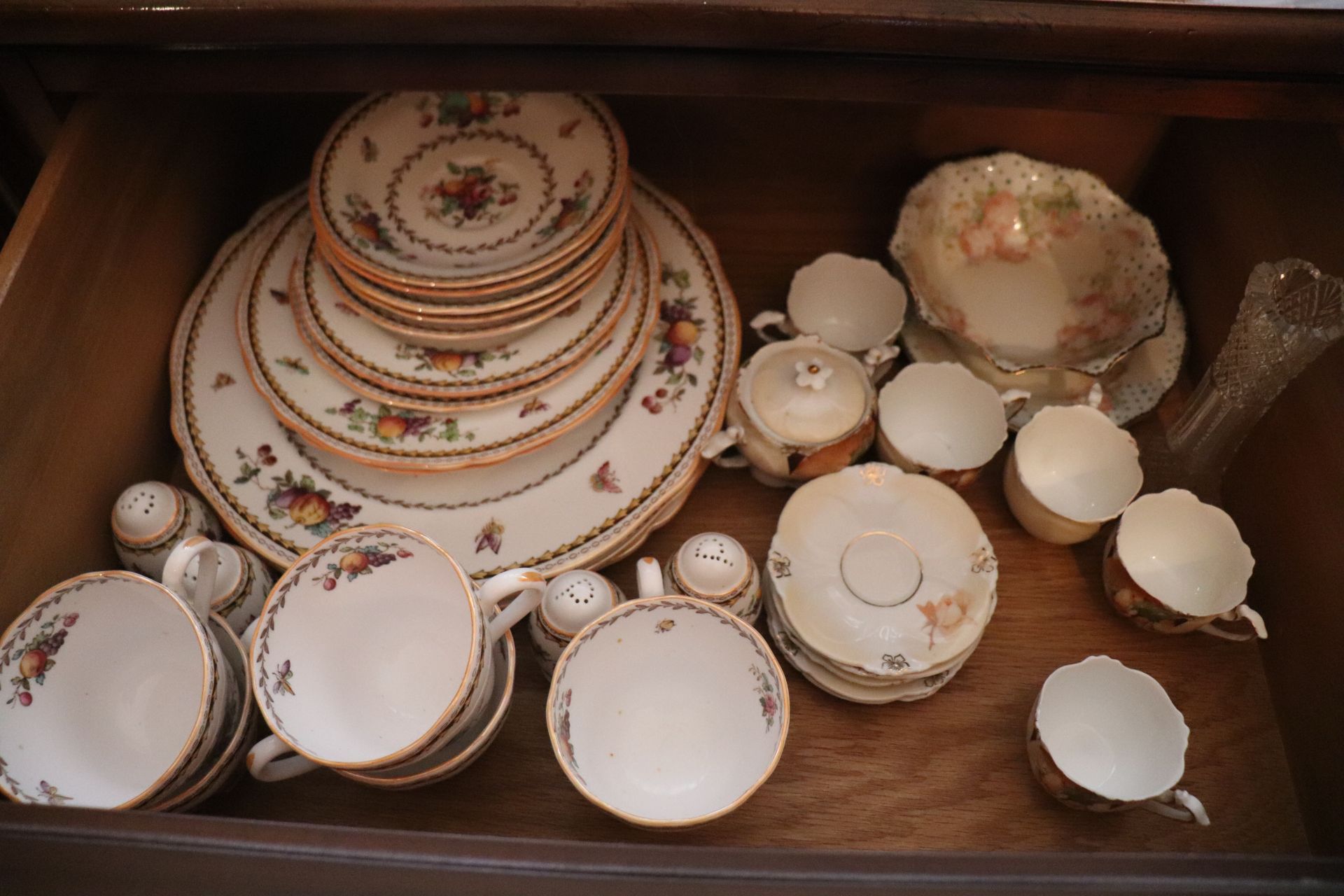 Set of Bavarian dinner china, service for 12, comprising dinner plates, luncheon plates, salad plate - Image 7 of 10