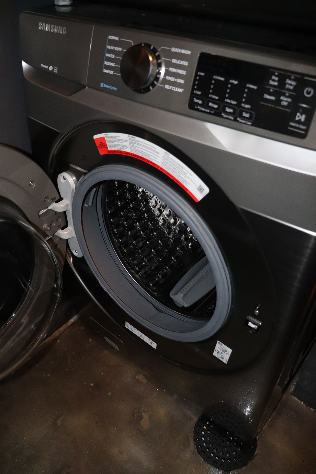 Samsung washer and drying combo. Dryer model: DVE45R6100P/A3 Serial: 0AY85BBN906726V. Washer model: - Image 5 of 6