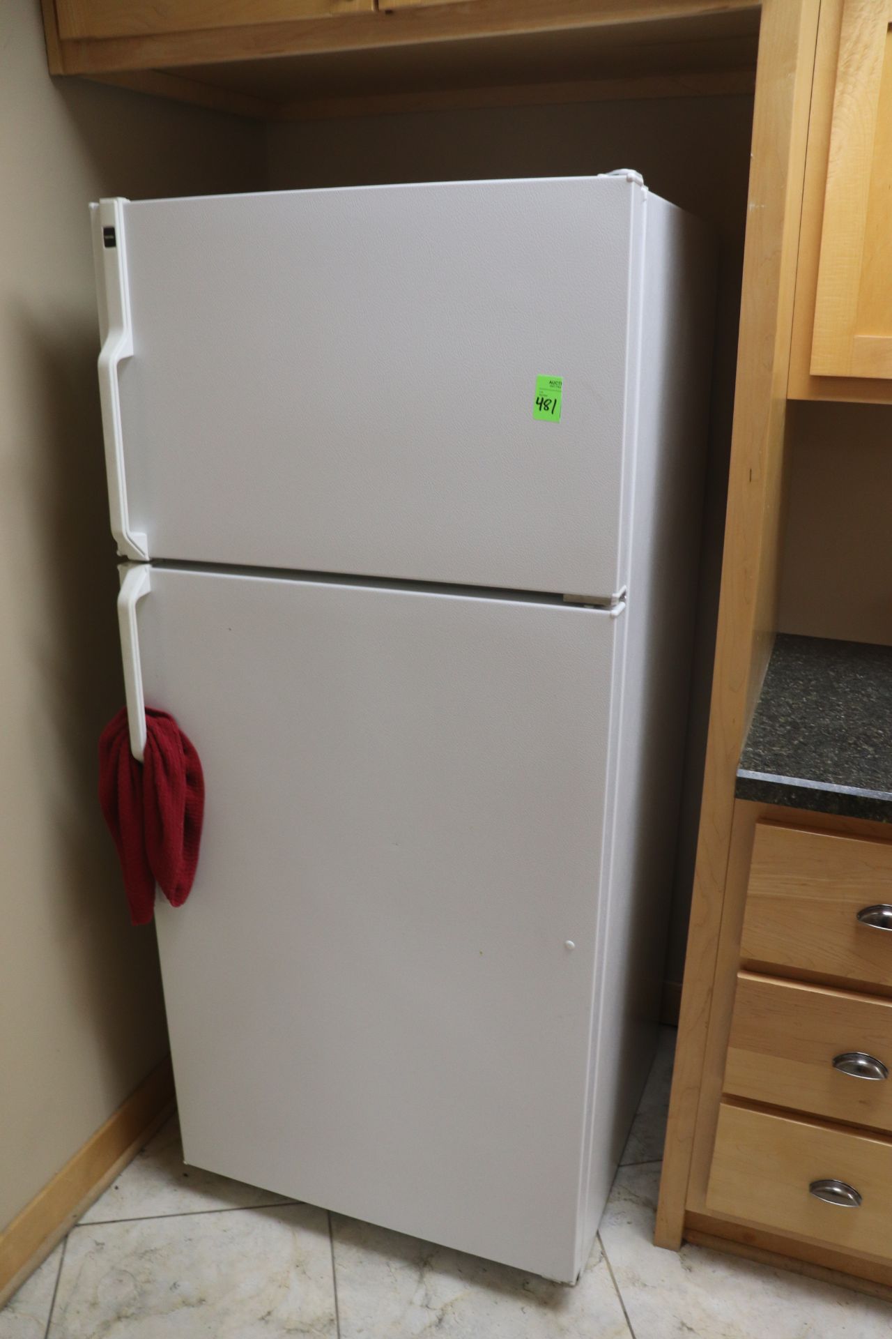 Hotpoint refrigerator, model CTX16HABNRWW