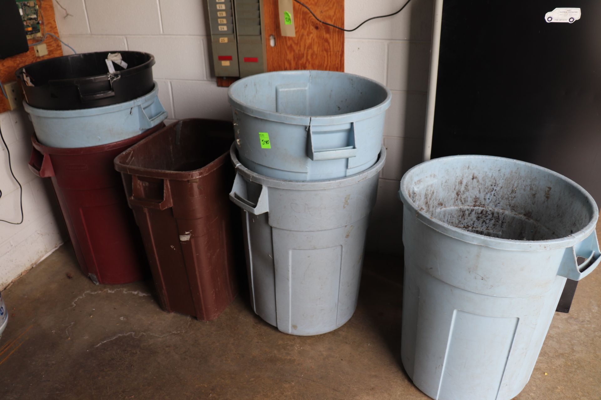 7 full size trash bins