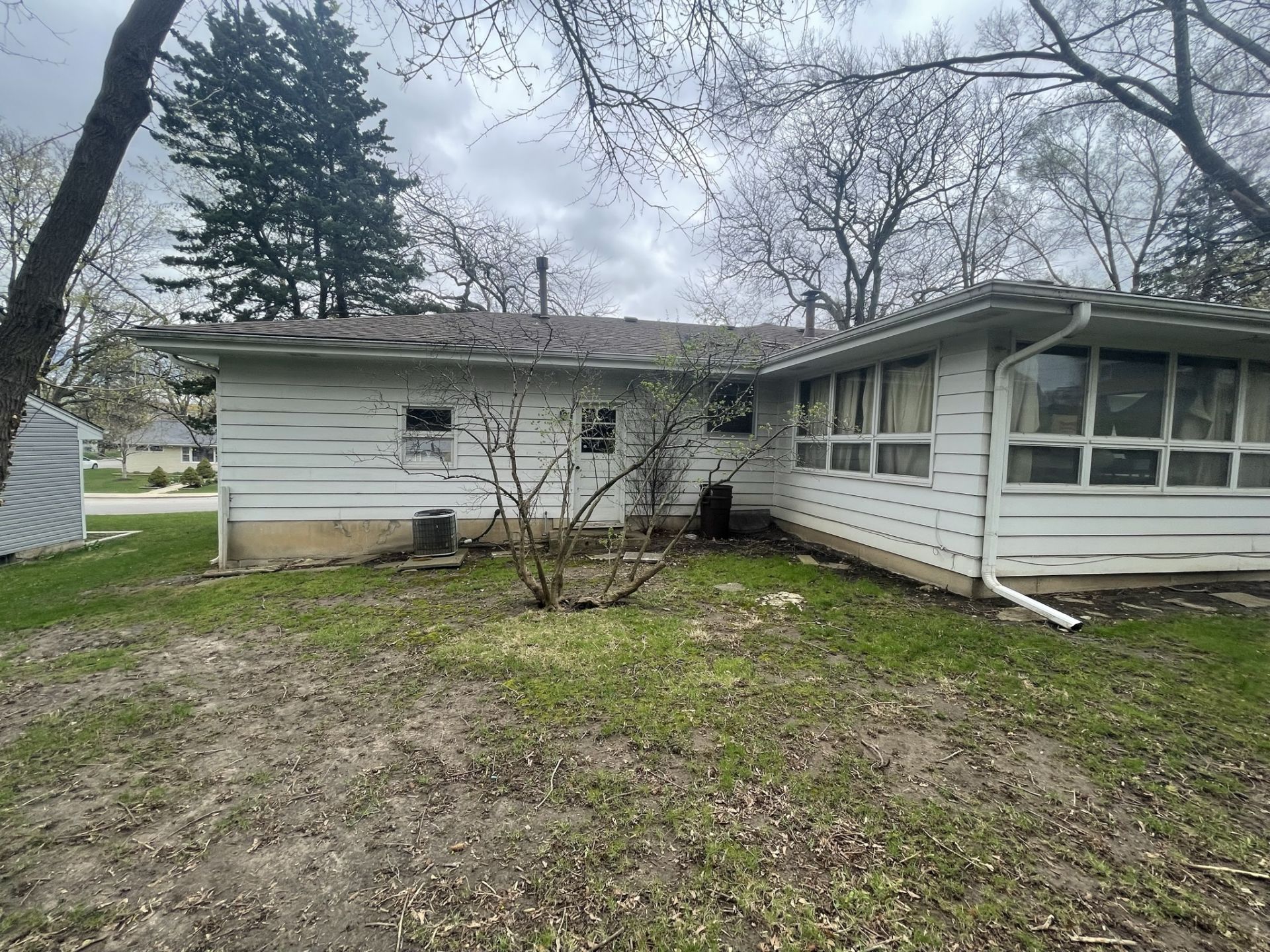 Real Estate Auction: Home in Elgin, IL - Image 8 of 22