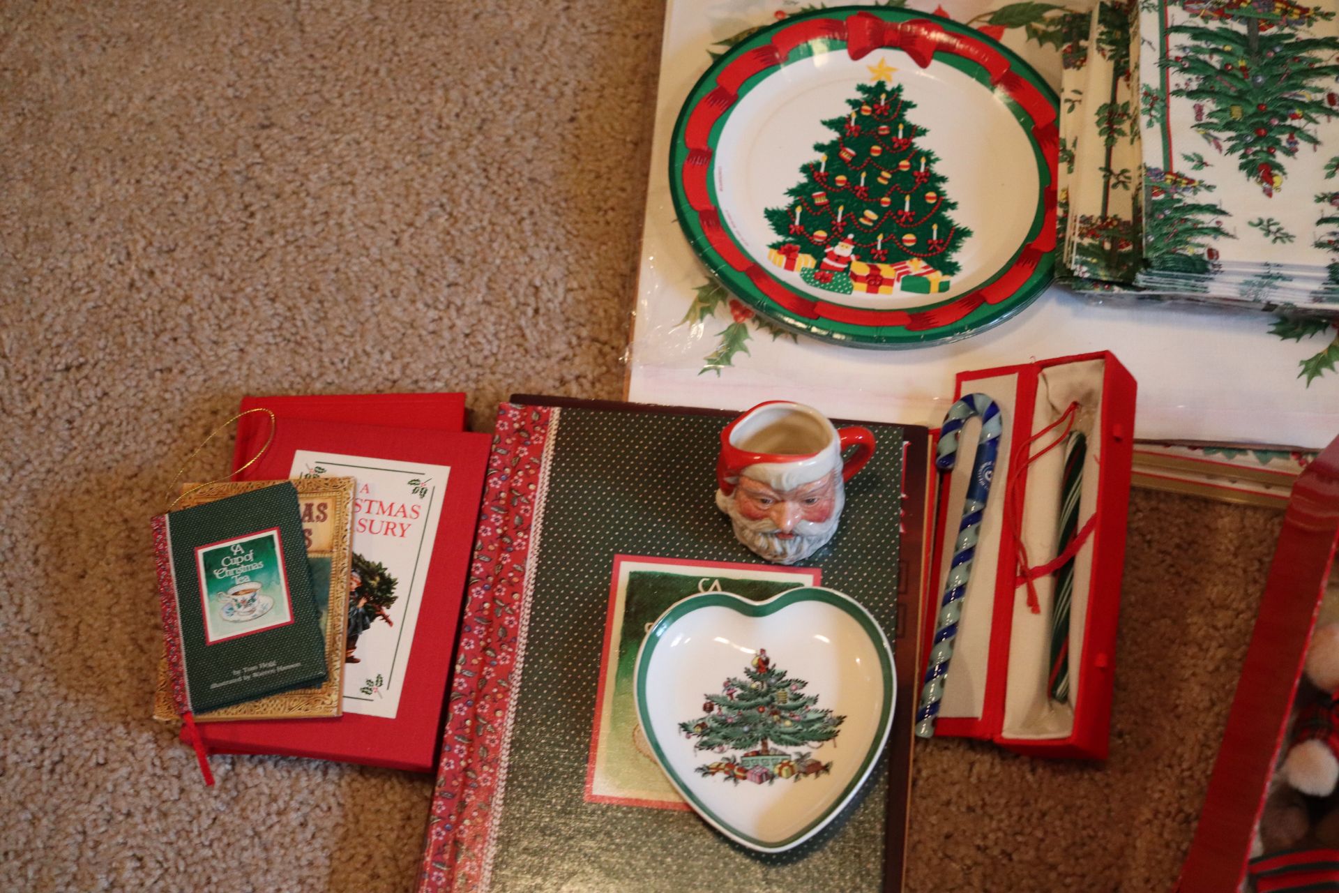 Various Christmas supplies - Image 5 of 5
