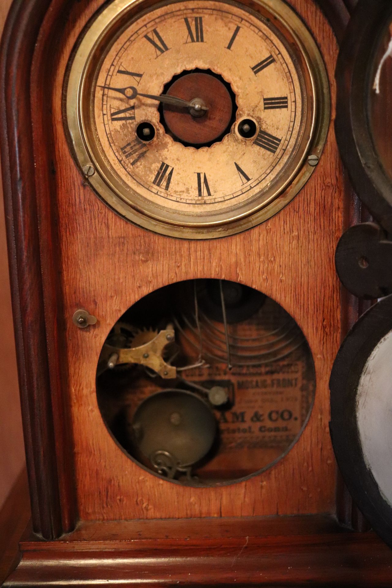 Victorian mantle clock having key wound movement with Roman numeral markers, contained in a walnut c - Image 2 of 6