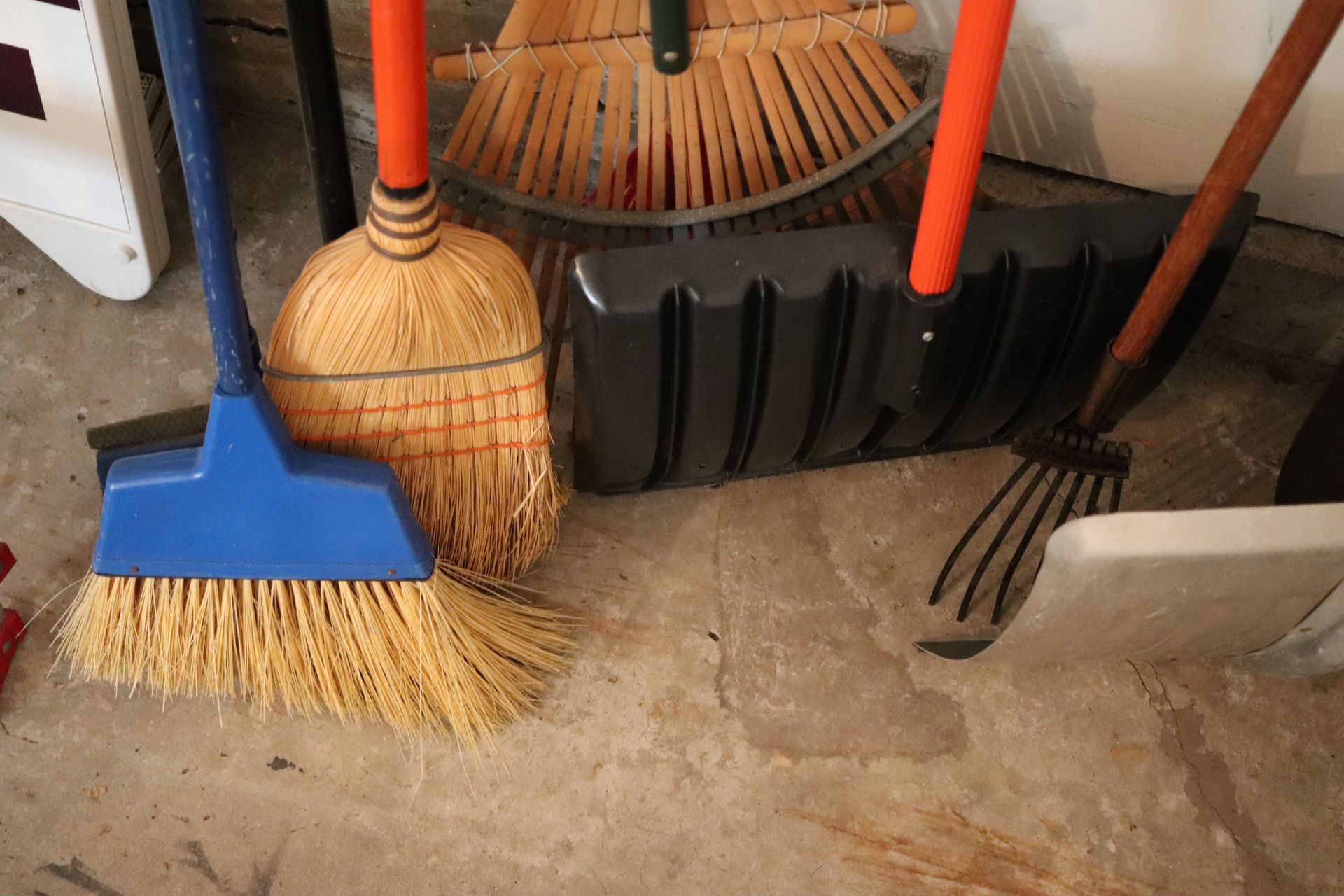 All hand tools pictured including snow shovels, rakes, and spades - Image 4 of 6