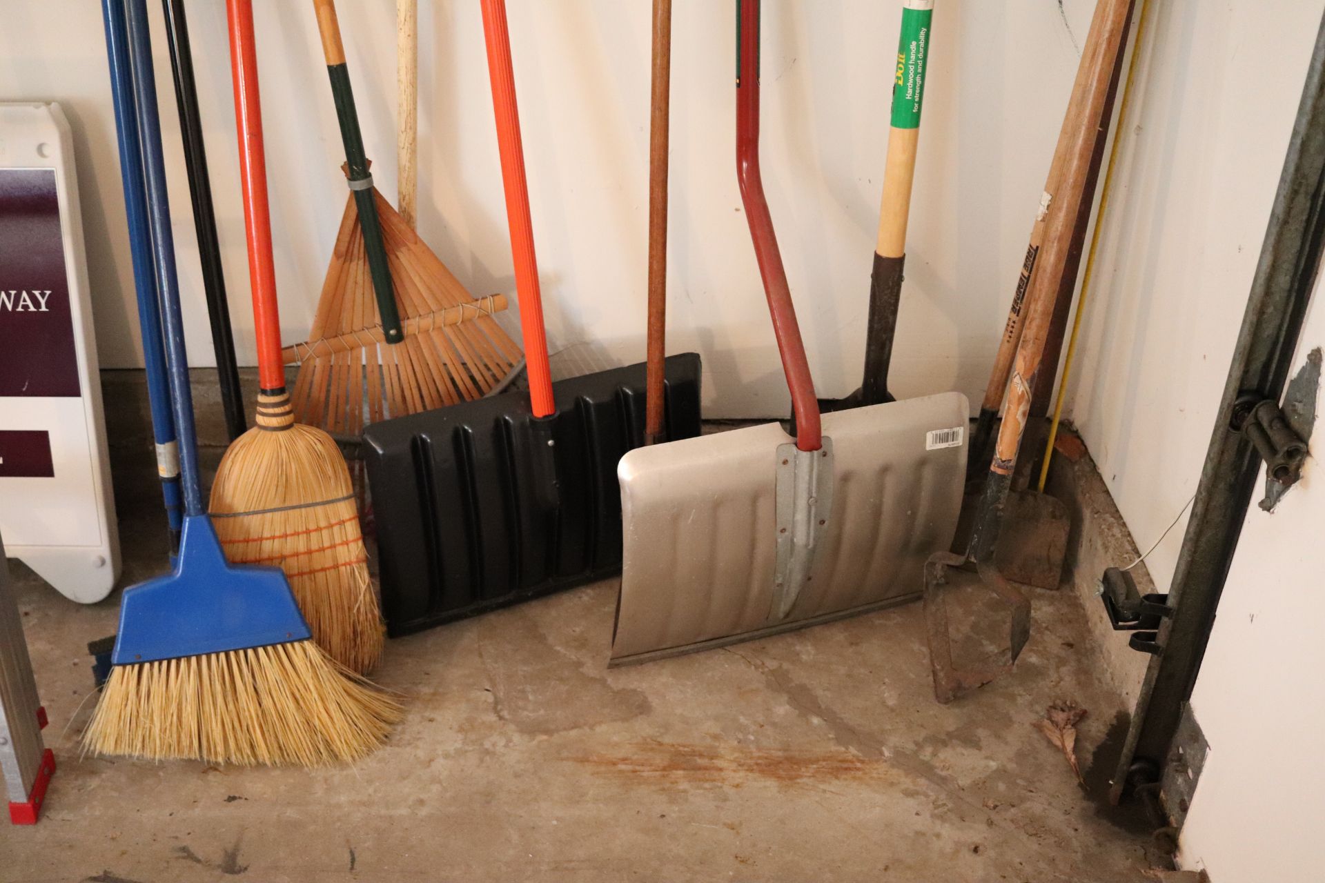 All hand tools pictured including snow shovels, rakes, and spades - Image 2 of 6