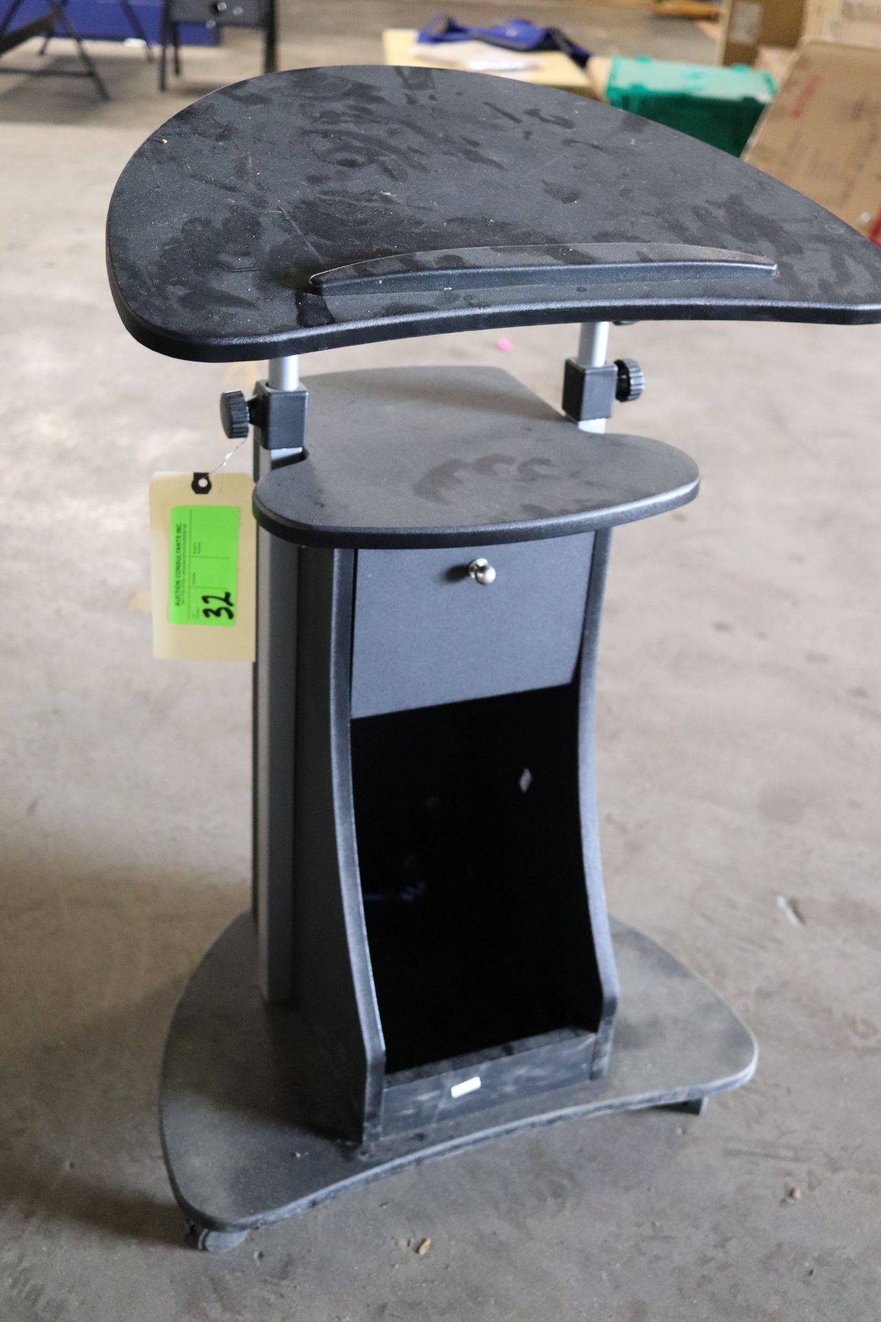 Adjustable laptop station on casters, 32" high - Image 2 of 2