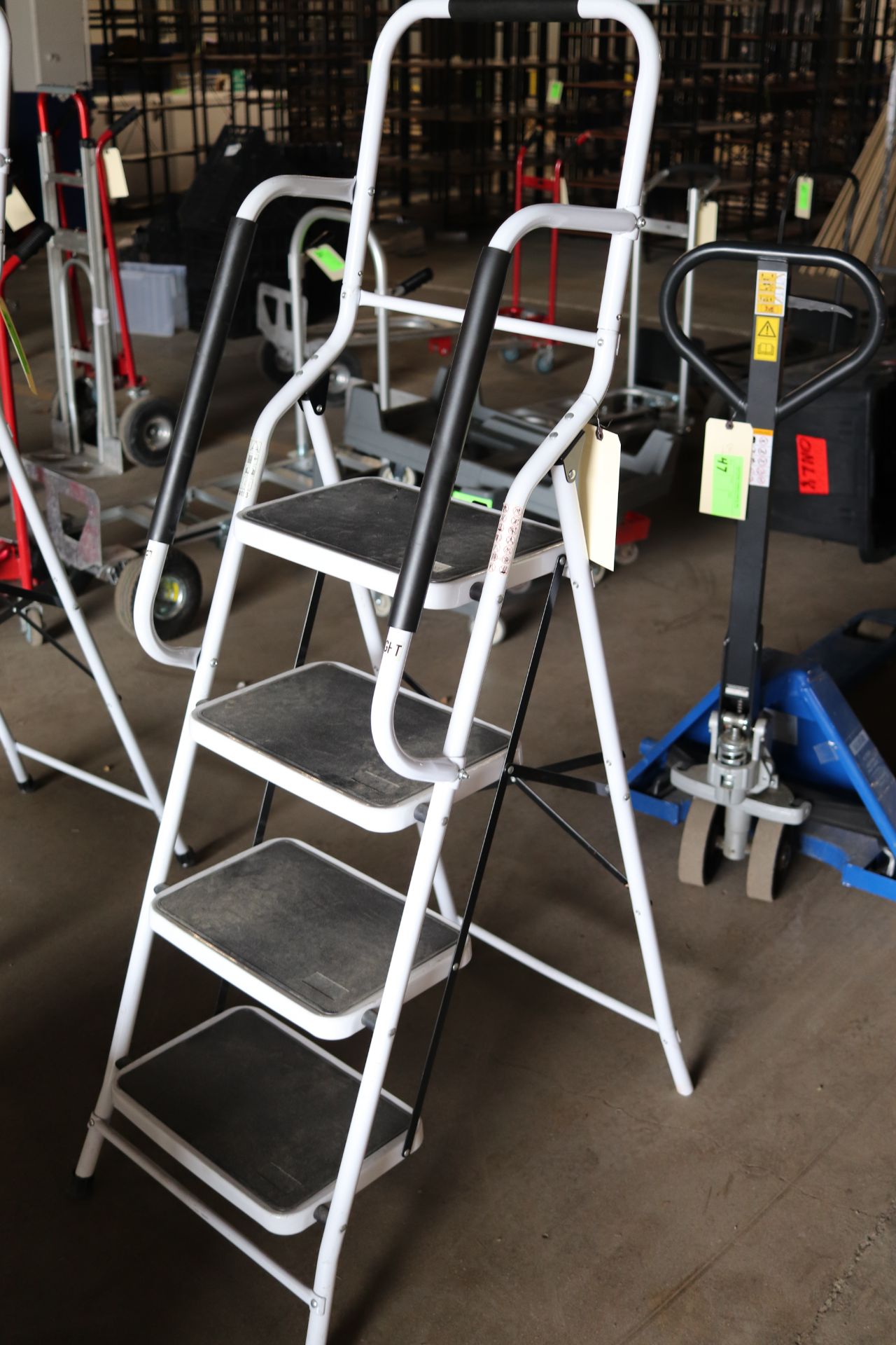 NS Direct portable step ladder, 5' high