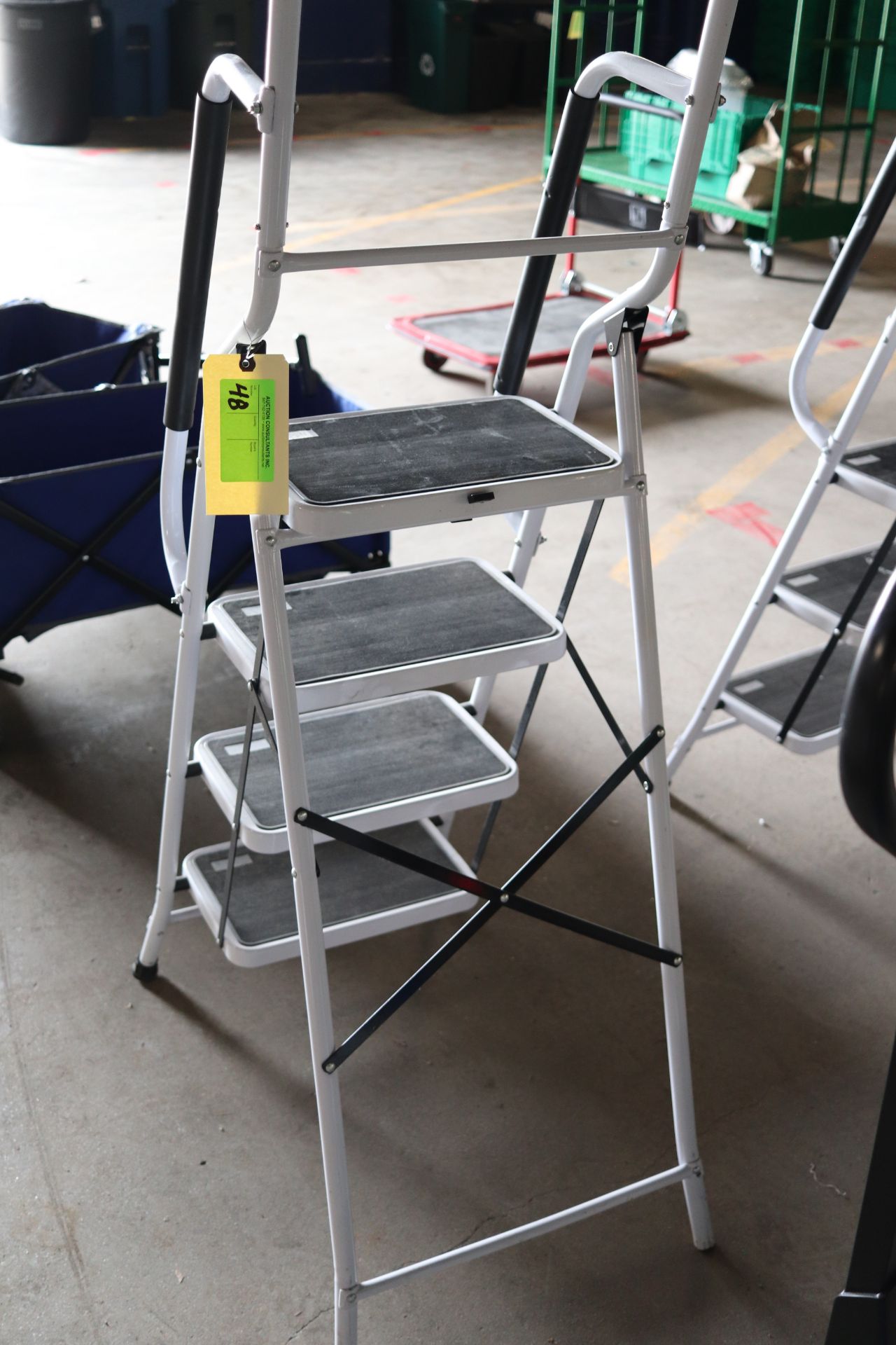 NS Direct portable step ladder, 5' high - Image 2 of 2