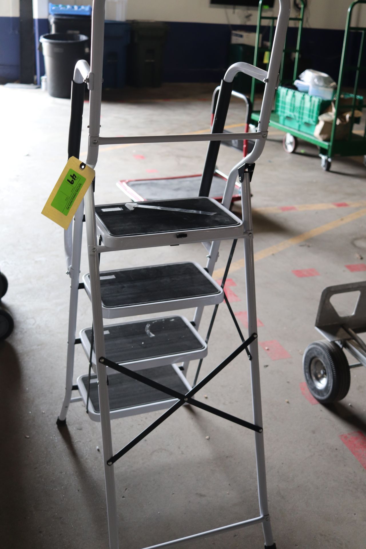 NS Direct portable step ladder, 5' high - Image 2 of 2