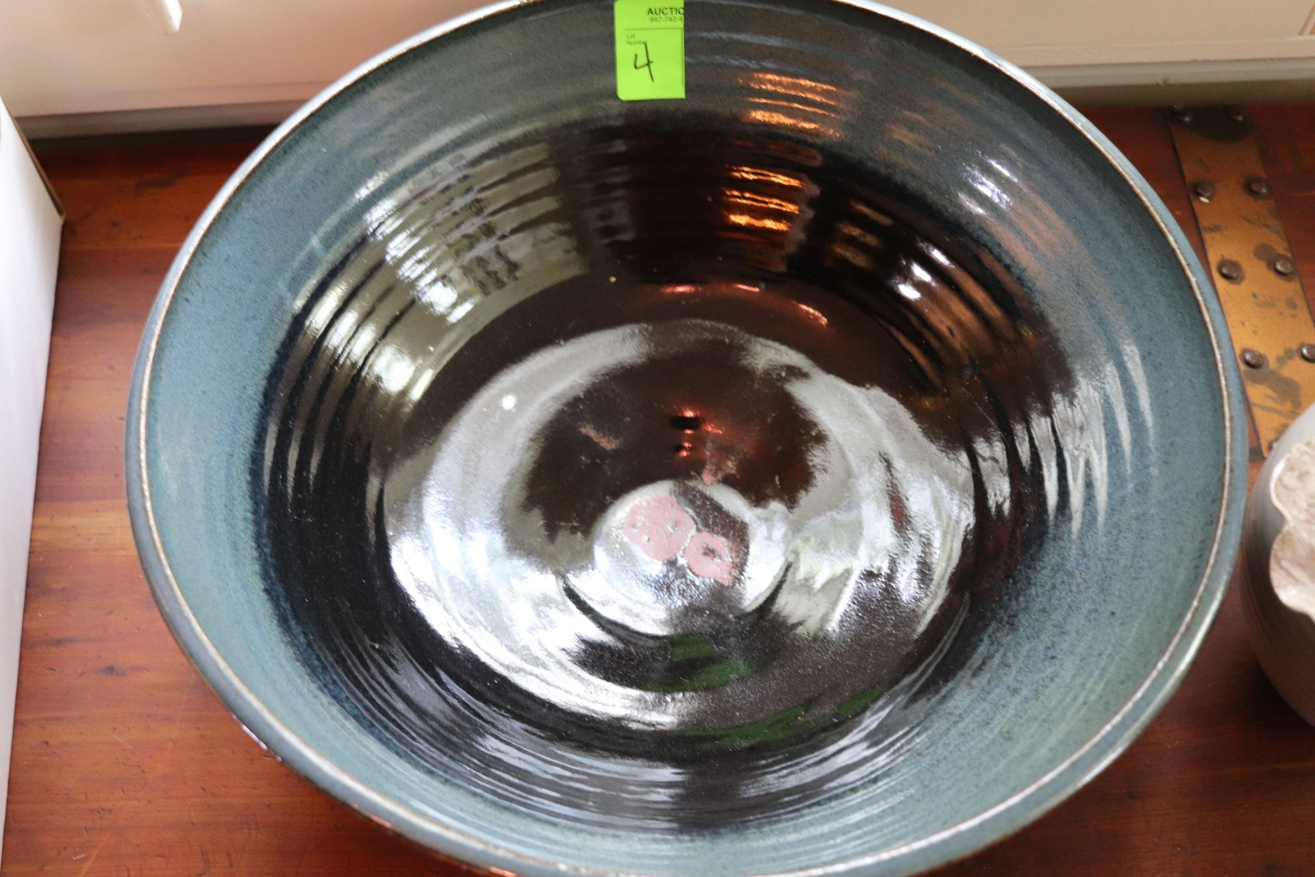 Two pottery pieces: one large bowl and vase - Image 2 of 6