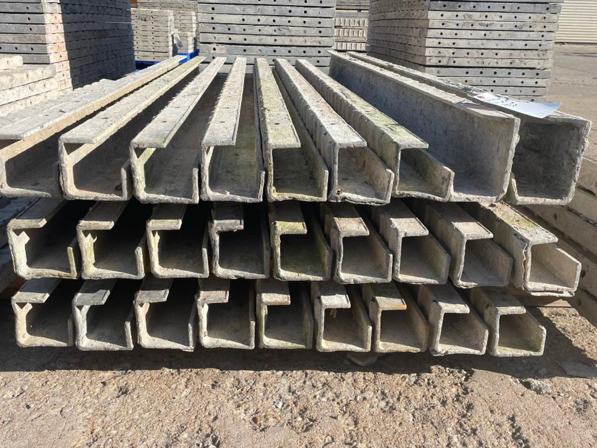(25) 4" x 4" x 8' ISC & (2) 4" x 6" x 8' ISC Symons Textured Brick Aluminum Concrete Forms, 8" Hole - Image 3 of 4