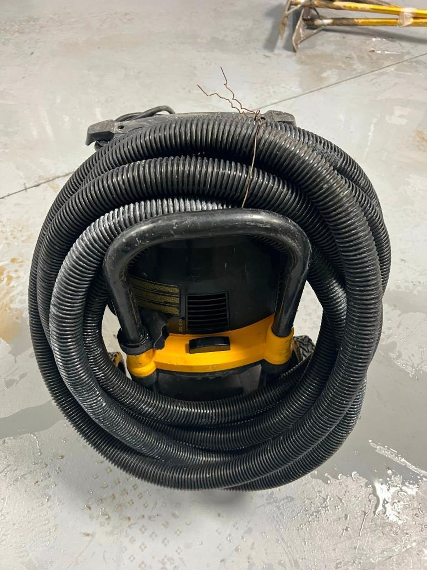 (1) DeWalt DWV012 10 Gallon Dust Extractor Vacuum, HEPA/RRP. Located in Mt. Pleasant, IA. - Image 2 of 2