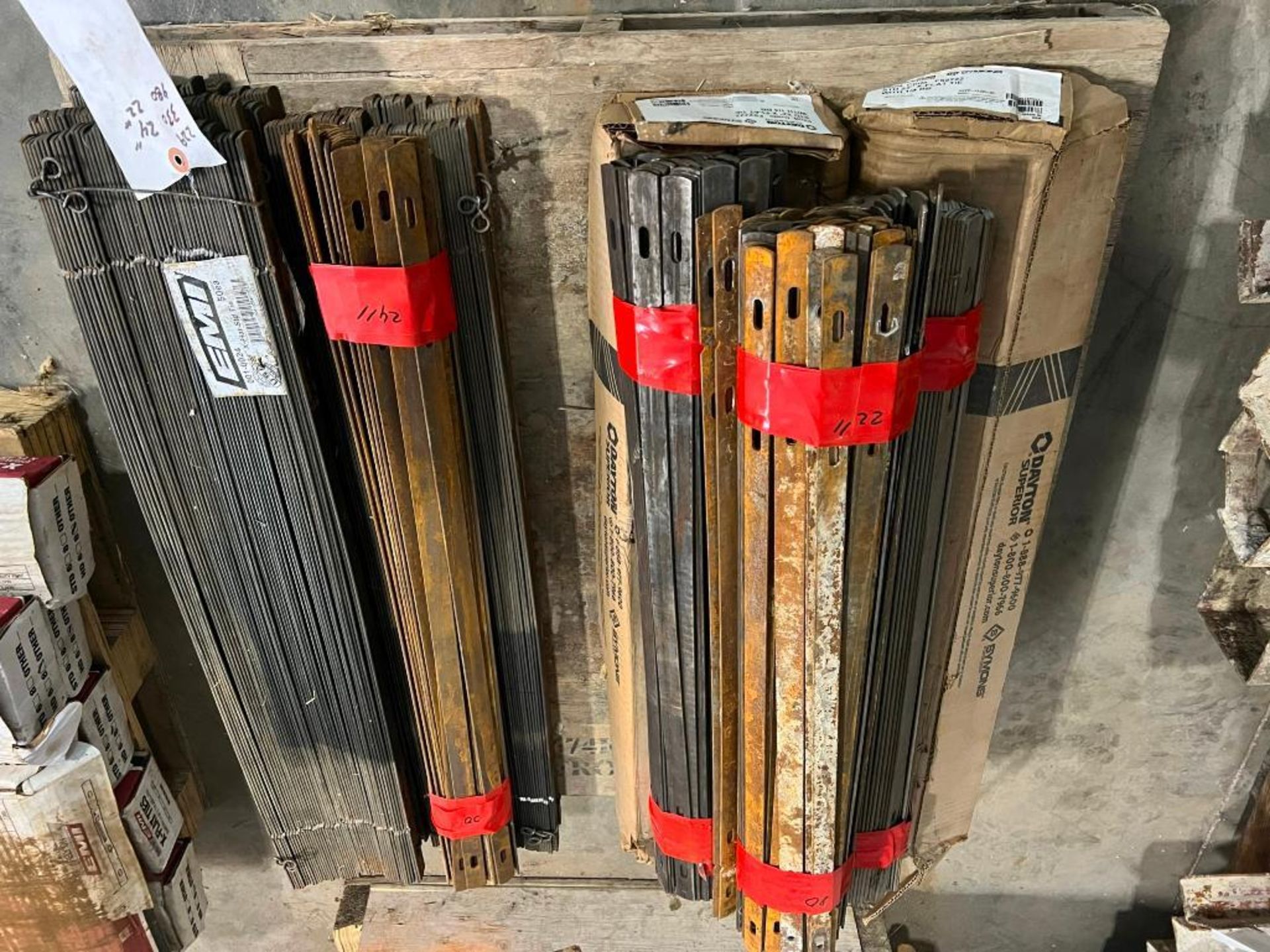 (1) Pallet with (330) 24" & (480) 22" EMI X-FLAT Ties. Located in Orchard, IA.