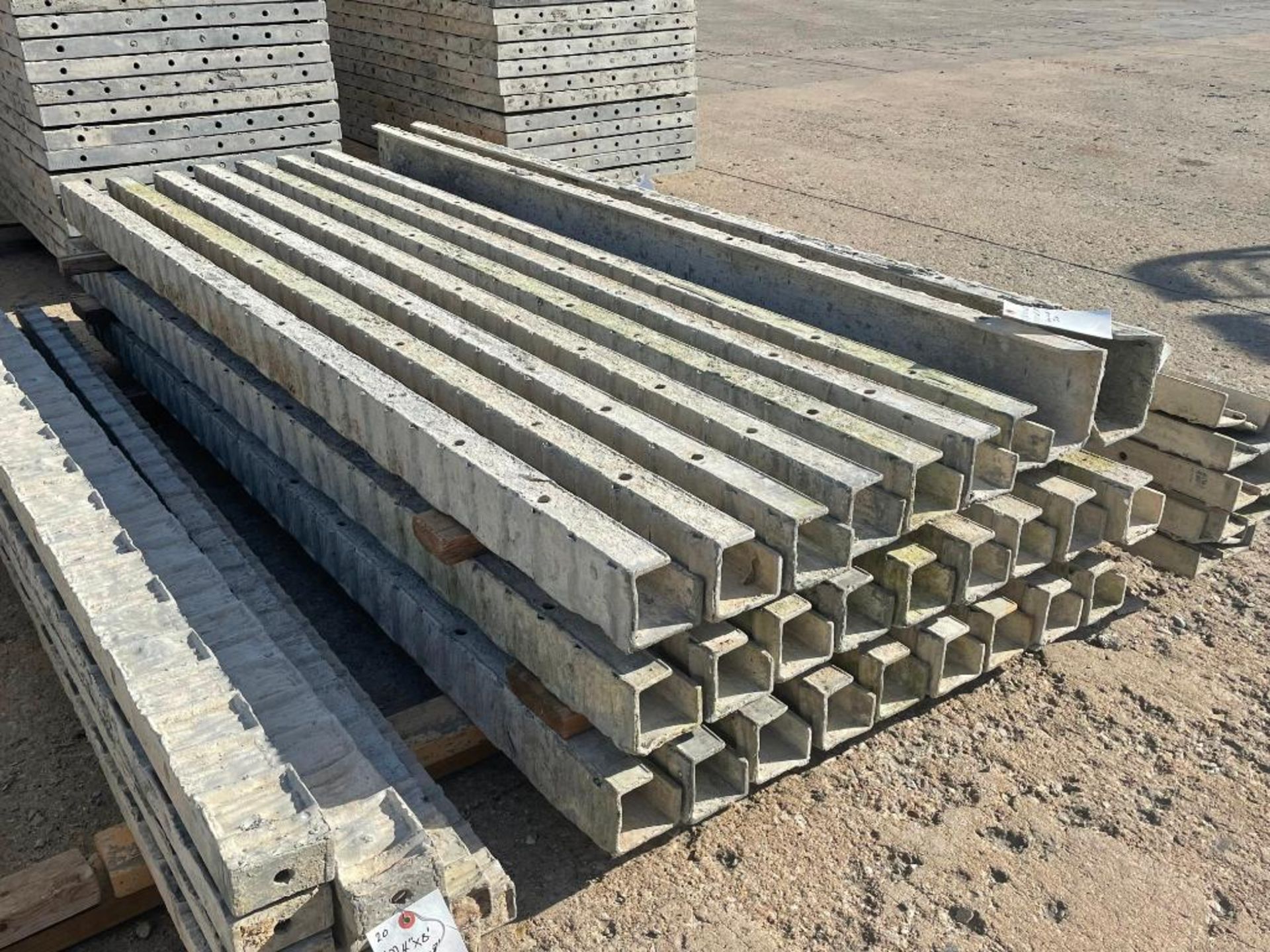(25) 4" x 4" x 8' ISC & (2) 4" x 6" x 8' ISC Symons Textured Brick Aluminum Concrete Forms, 8" Hole - Image 4 of 4