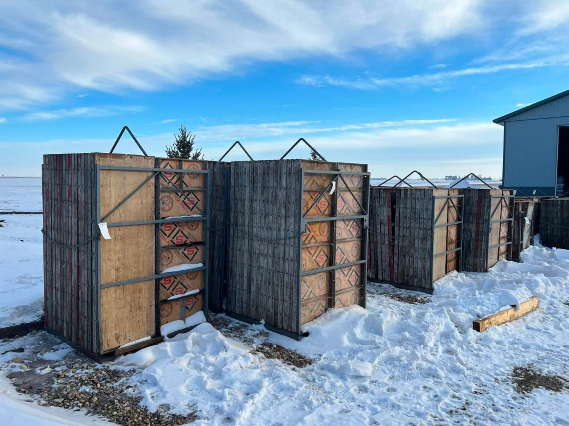 (33) 12" x 8' Symons Steel Ply Forms. Located in Orchard, IA. - Image 5 of 10